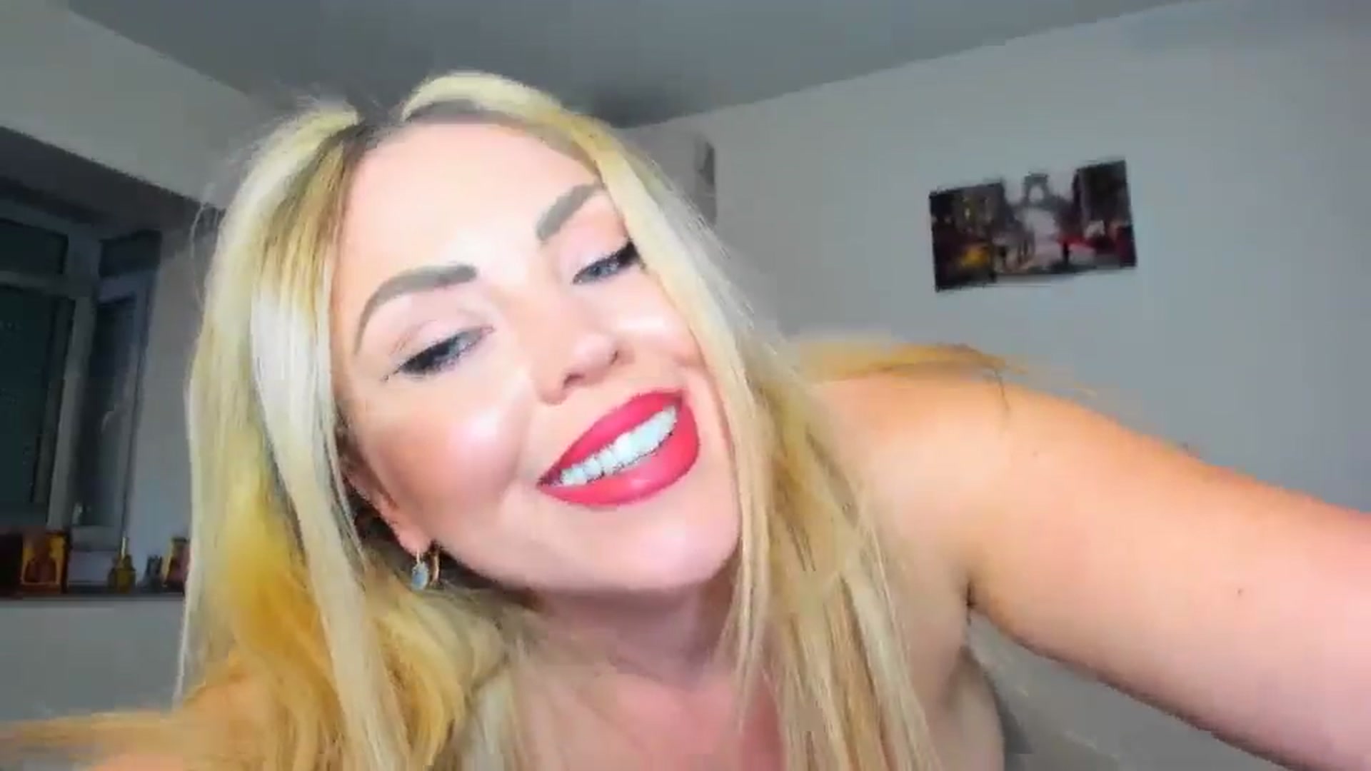 Gallery image thumbnail from MISS_JOY99's myfreecams stream on, 11/09/2024, 15:09 image 2 of 20