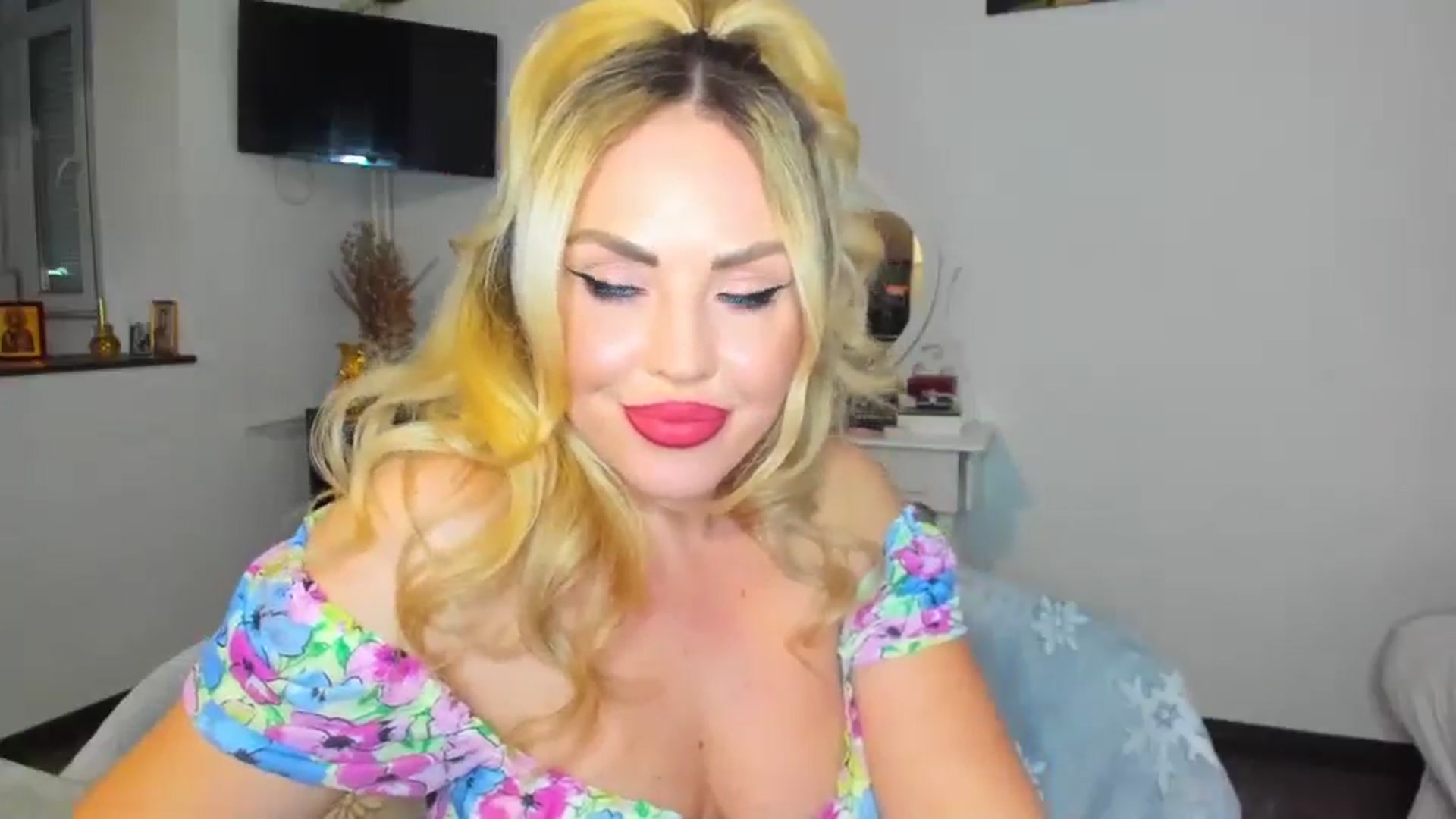 Gallery image thumbnail from MISS_JOY99's myfreecams stream on, 11/10/2024, 14:05 image 8 of 20