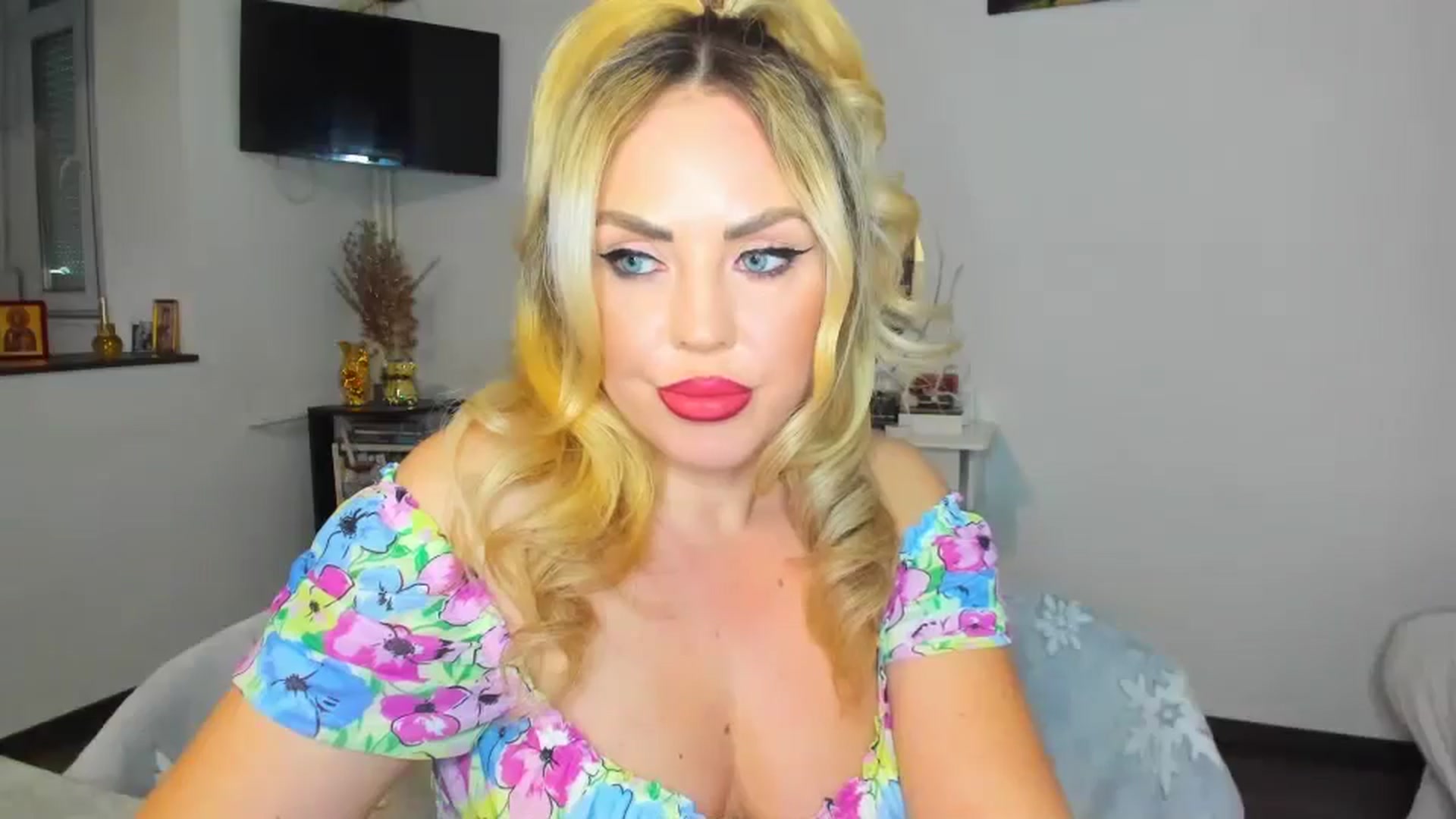 Gallery image thumbnail from MISS_JOY99's myfreecams stream on, 11/10/2024, 14:05 image 6 of 20