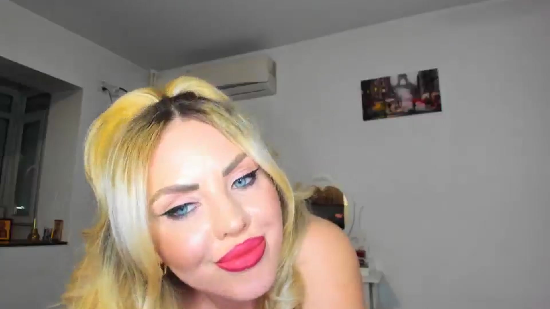 Gallery image thumbnail from MISS_JOY99's myfreecams stream on, 11/10/2024, 14:40 image 18 of 20