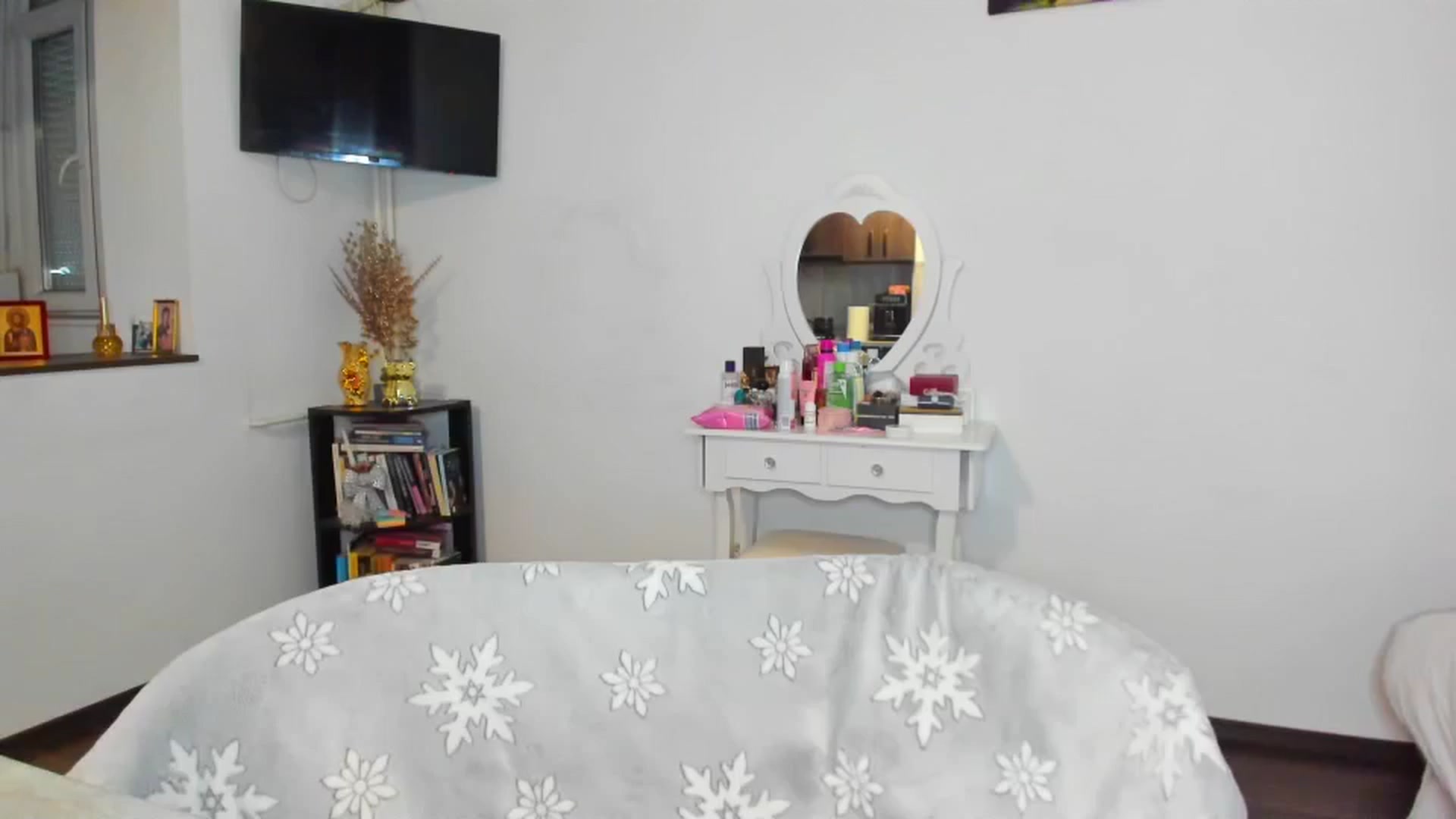 Gallery image thumbnail from MISS_JOY99's myfreecams stream on, 11/10/2024, 14:40 image 6 of 20