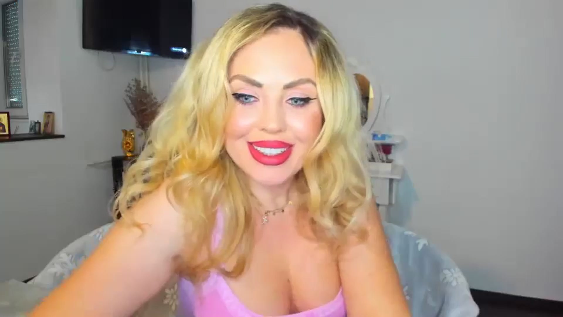 Gallery image thumbnail from MISS_JOY99's myfreecams stream on, 11/12/2024, 12:15 image 7 of 20