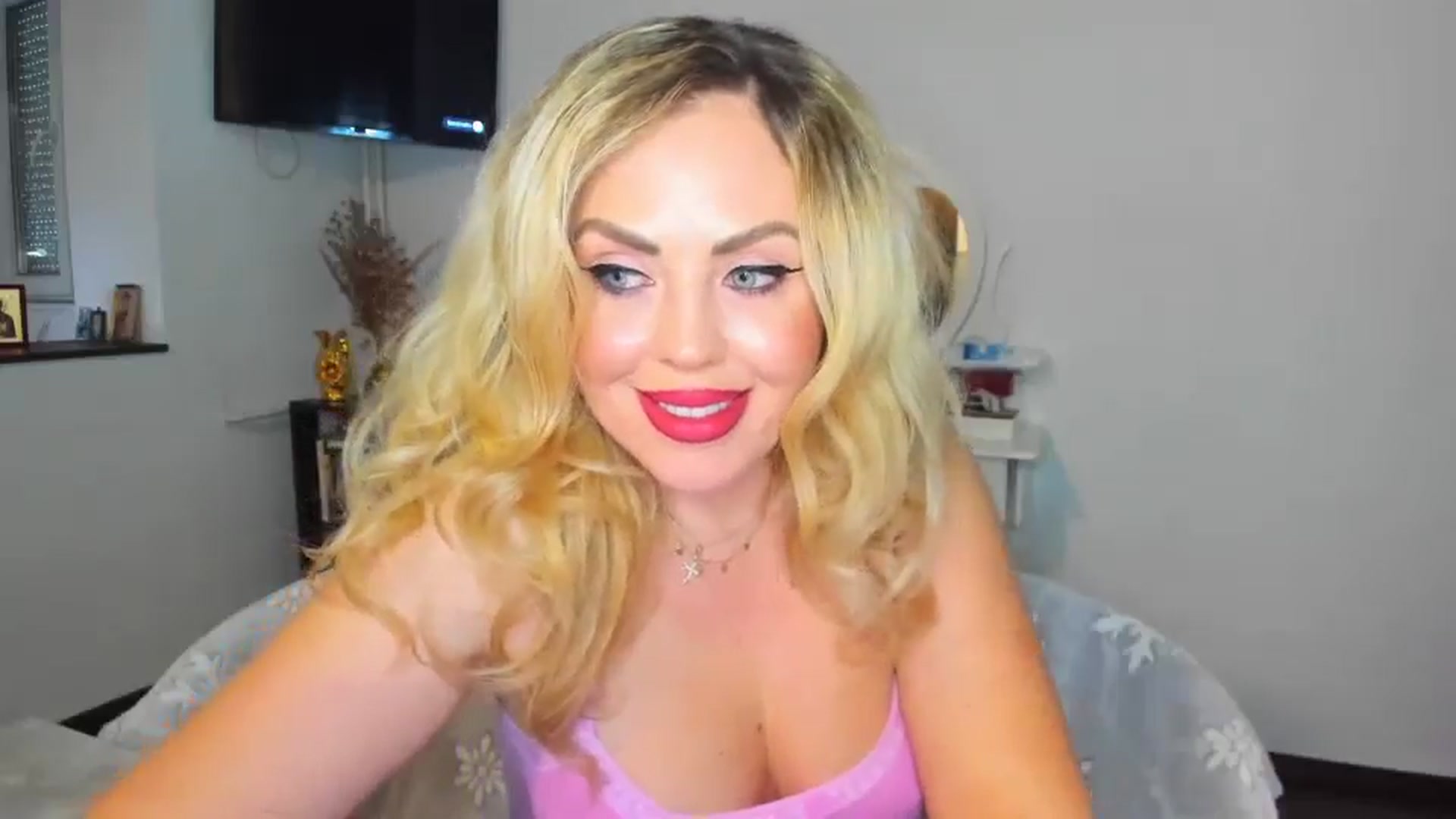 Gallery image thumbnail from MISS_JOY99's myfreecams stream on, 11/12/2024, 12:43 image 13 of 20