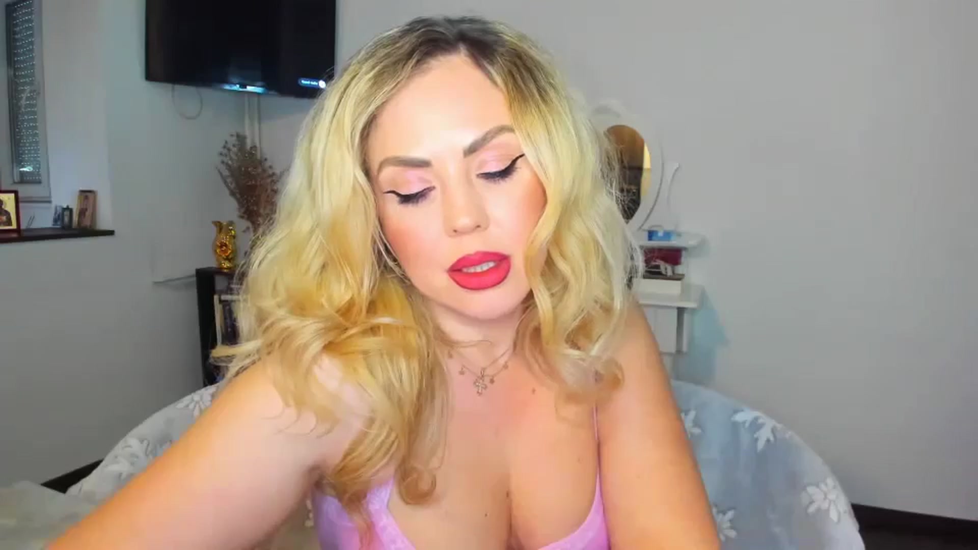 Gallery image thumbnail from MISS_JOY99's myfreecams stream on, 11/12/2024, 12:43 image 19 of 20