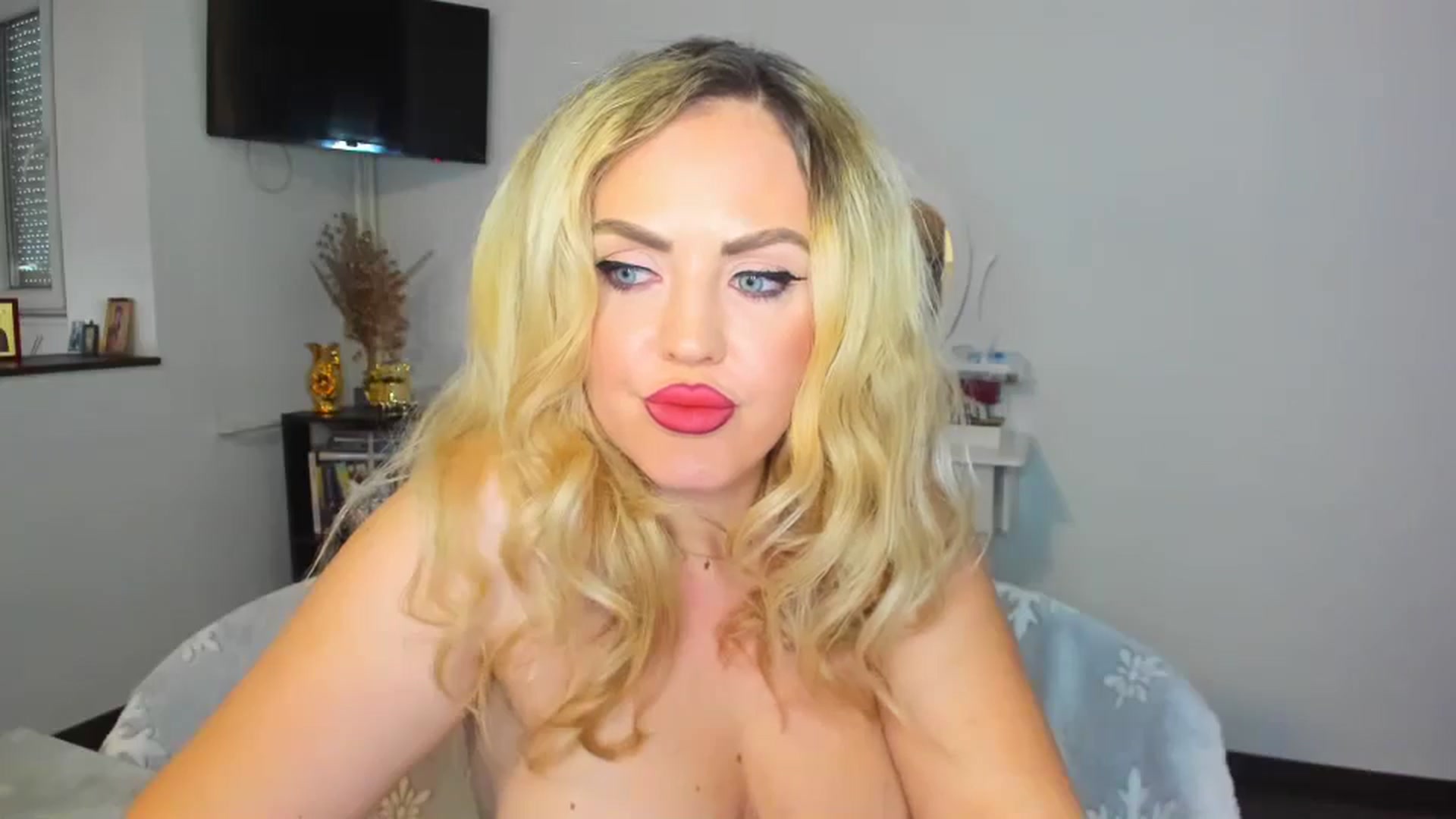 Gallery image thumbnail from MISS_JOY99's myfreecams stream on, 11/13/2024, 08:34 image 11 of 20
