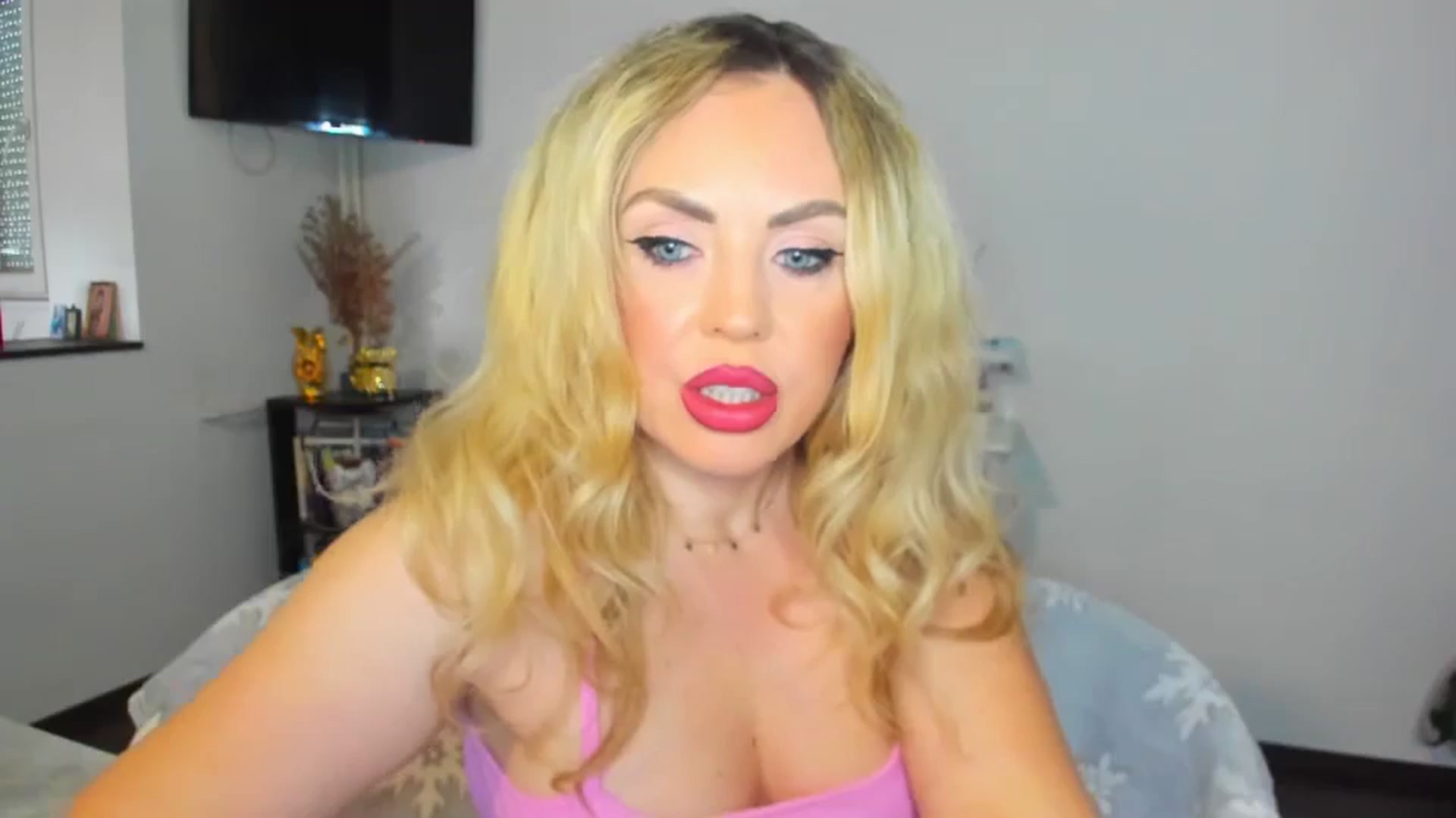 Gallery image thumbnail from MISS_JOY99's myfreecams stream on, 11/14/2024, 09:54 image 17 of 20