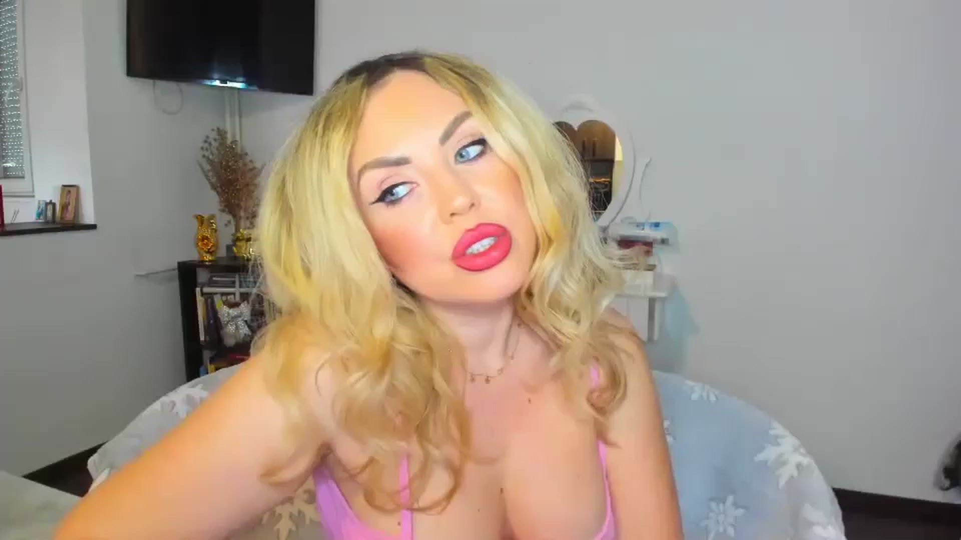 Gallery image thumbnail from MISS_JOY99's myfreecams stream on, 11/14/2024, 10:05 image 6 of 20