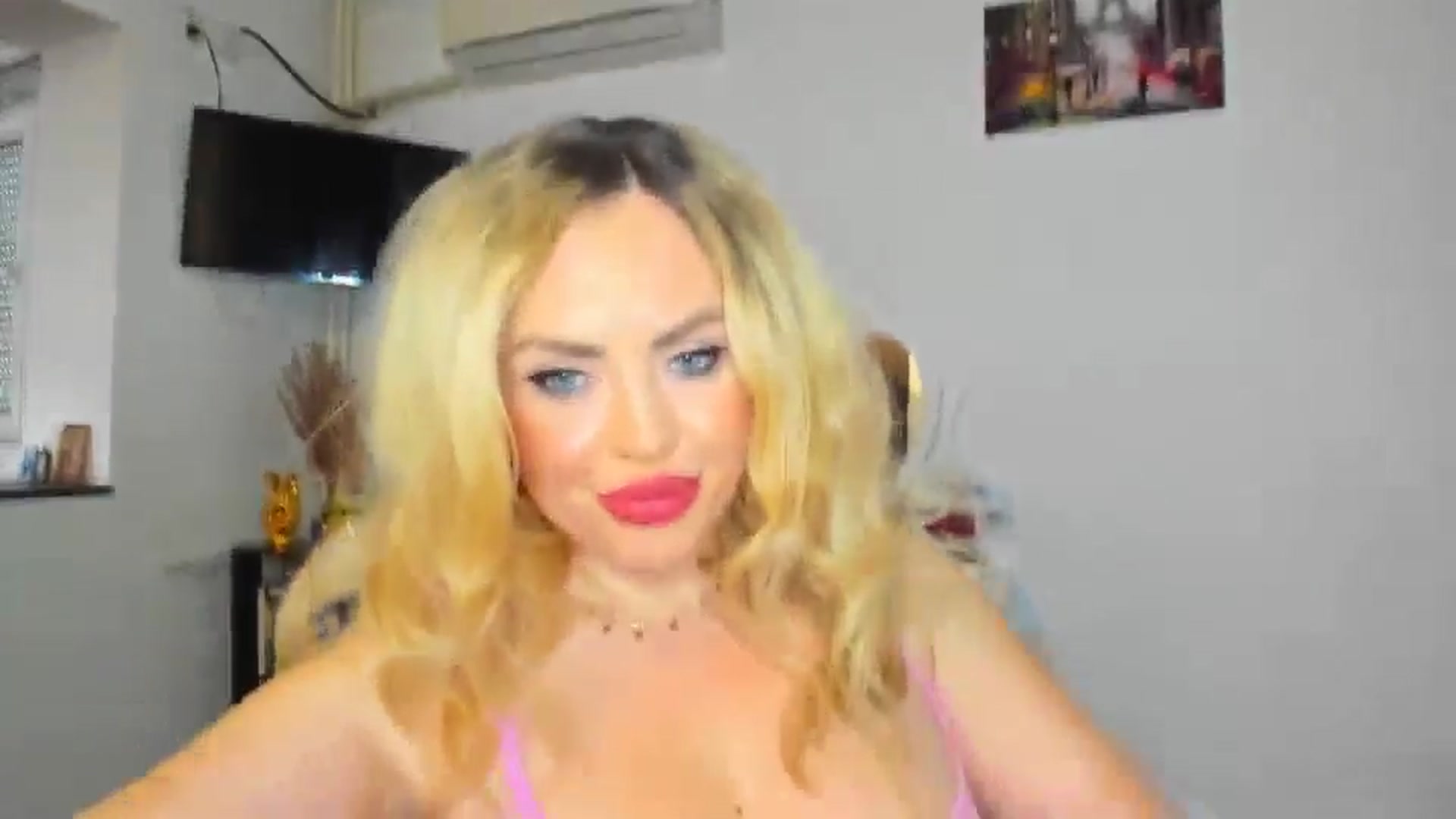 Gallery image thumbnail from MISS_JOY99's myfreecams stream on, 11/14/2024, 10:05 image 19 of 20