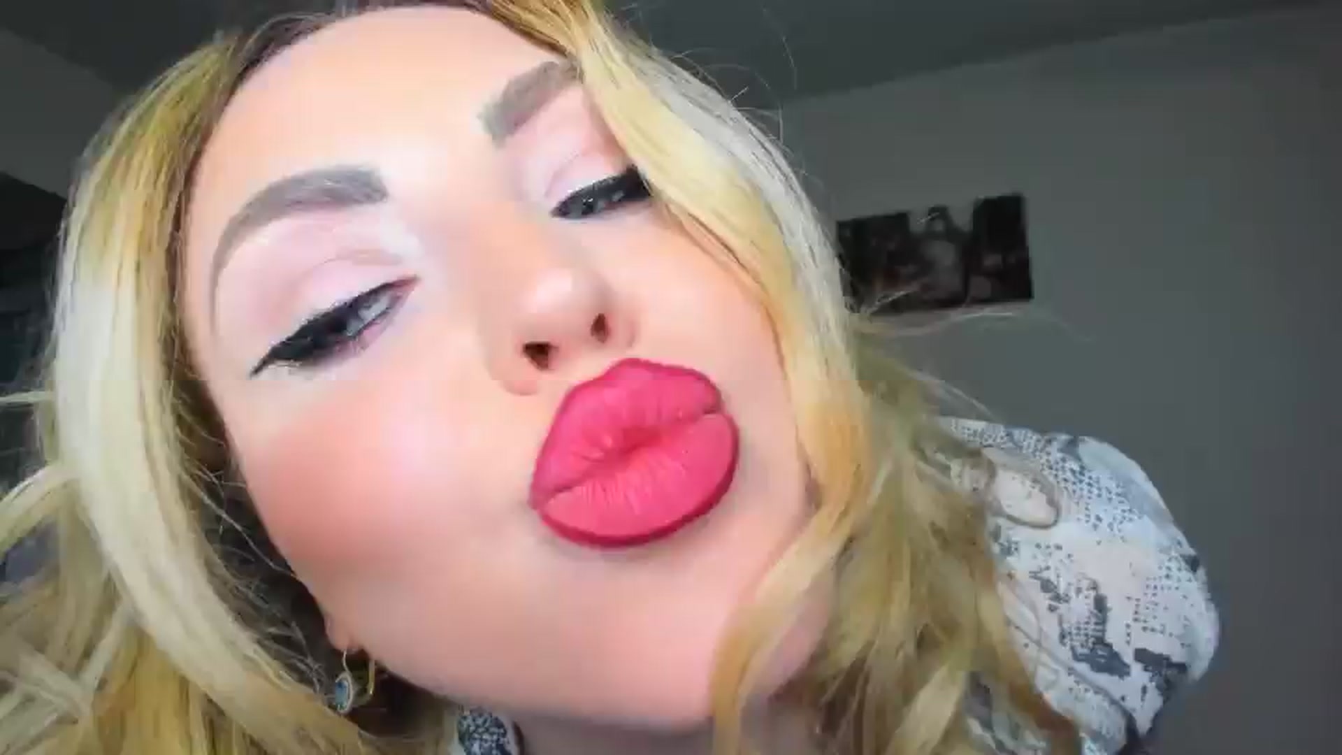Gallery image thumbnail from MISS_JOY99's myfreecams stream on, 11/15/2024, 14:46 image 7 of 20