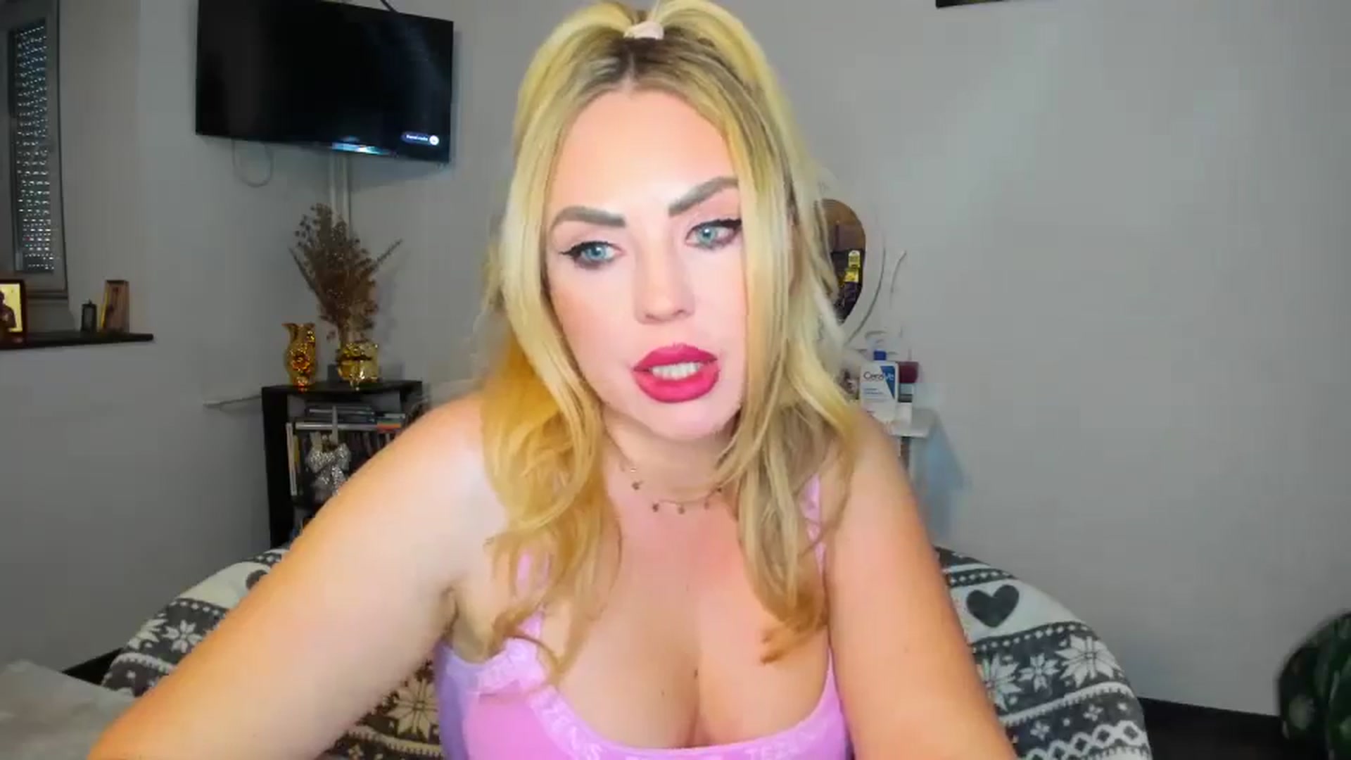 Gallery image thumbnail from MISS_JOY99's myfreecams stream on, 11/23/2024, 14:22 image 12 of 20