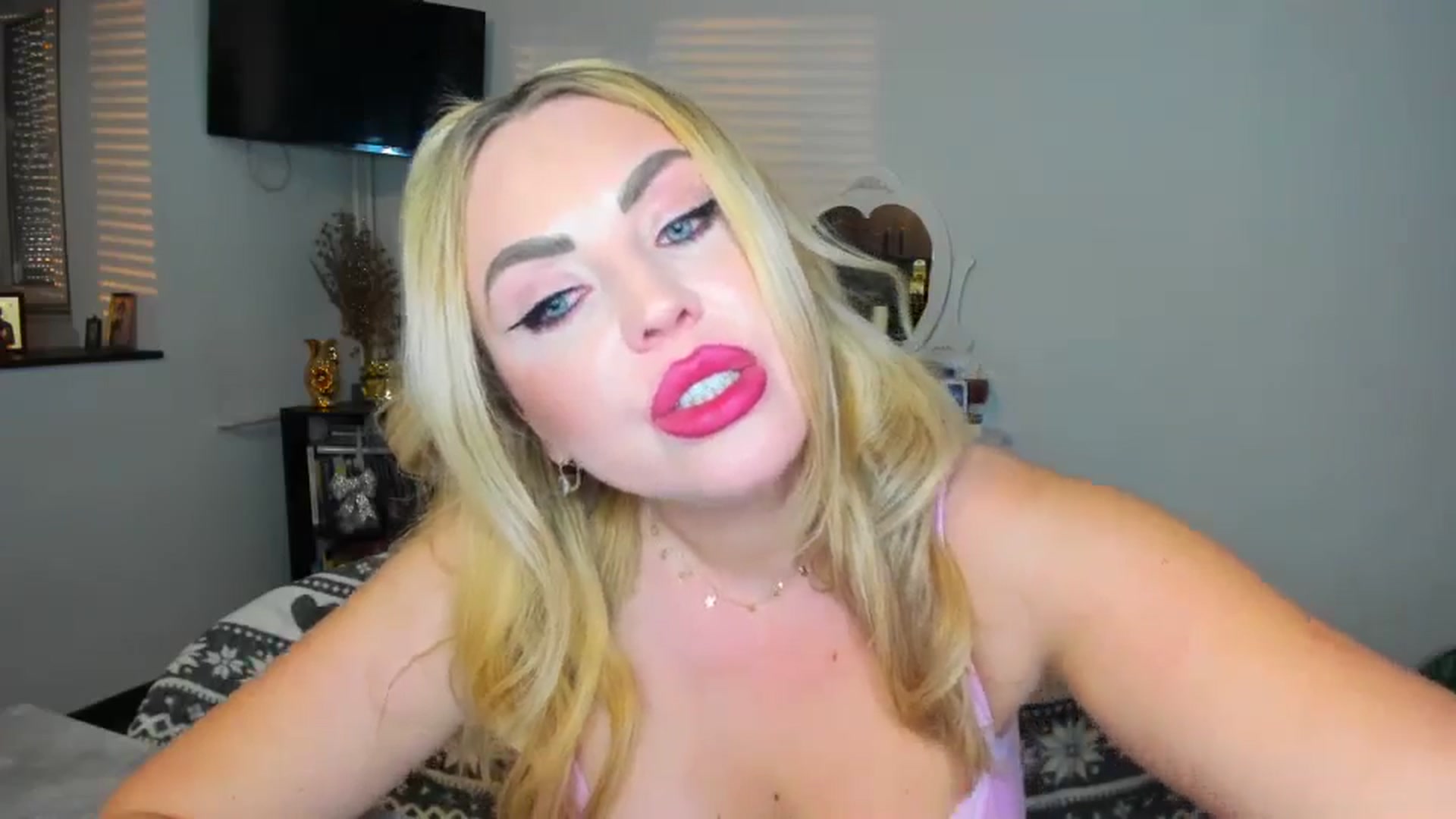 Gallery image thumbnail from MISS_JOY99's myfreecams stream on, 11/23/2024, 14:22 image 18 of 20