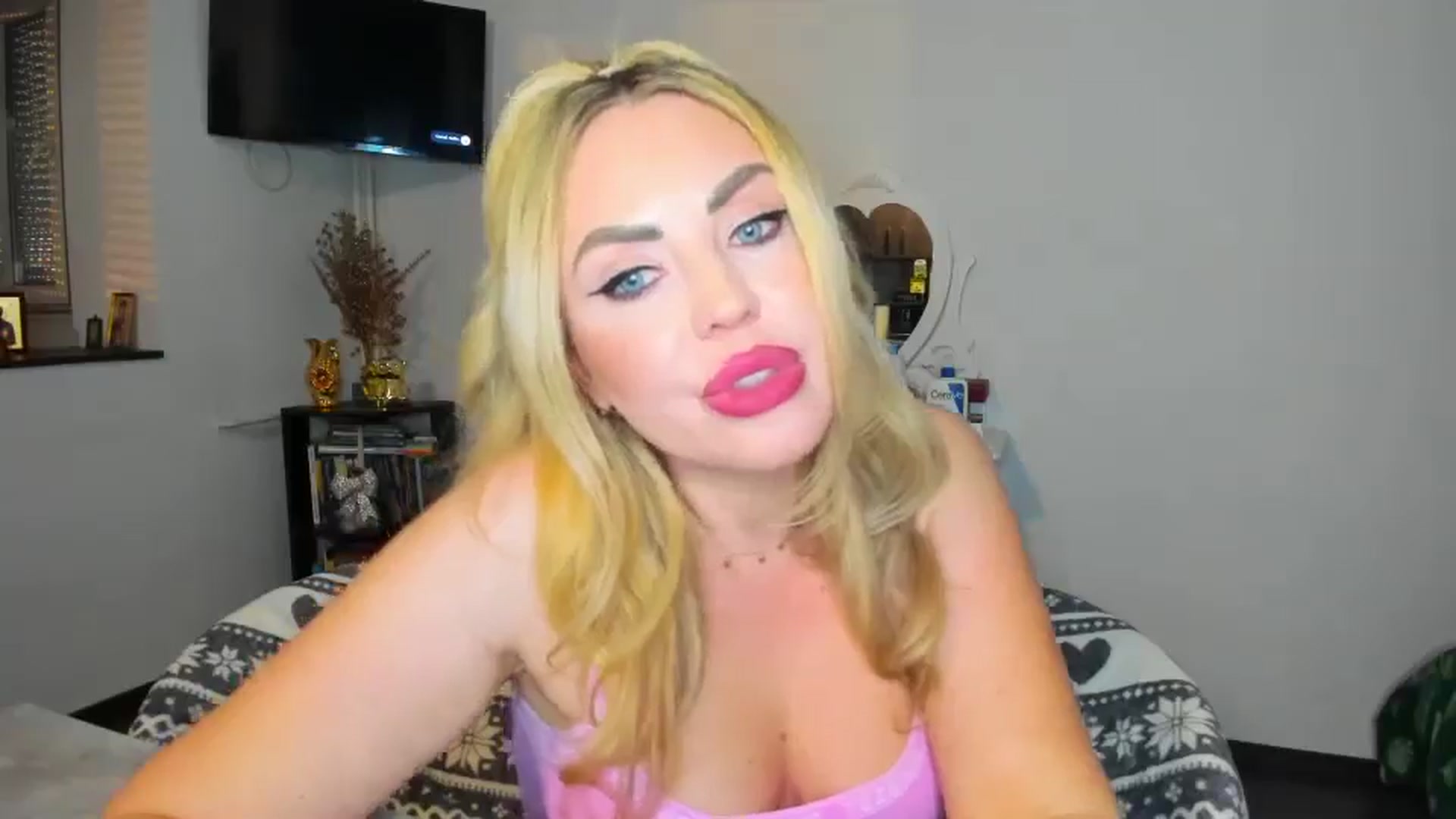 Gallery image thumbnail from MISS_JOY99's myfreecams stream on, 11/23/2024, 14:22 image 19 of 20