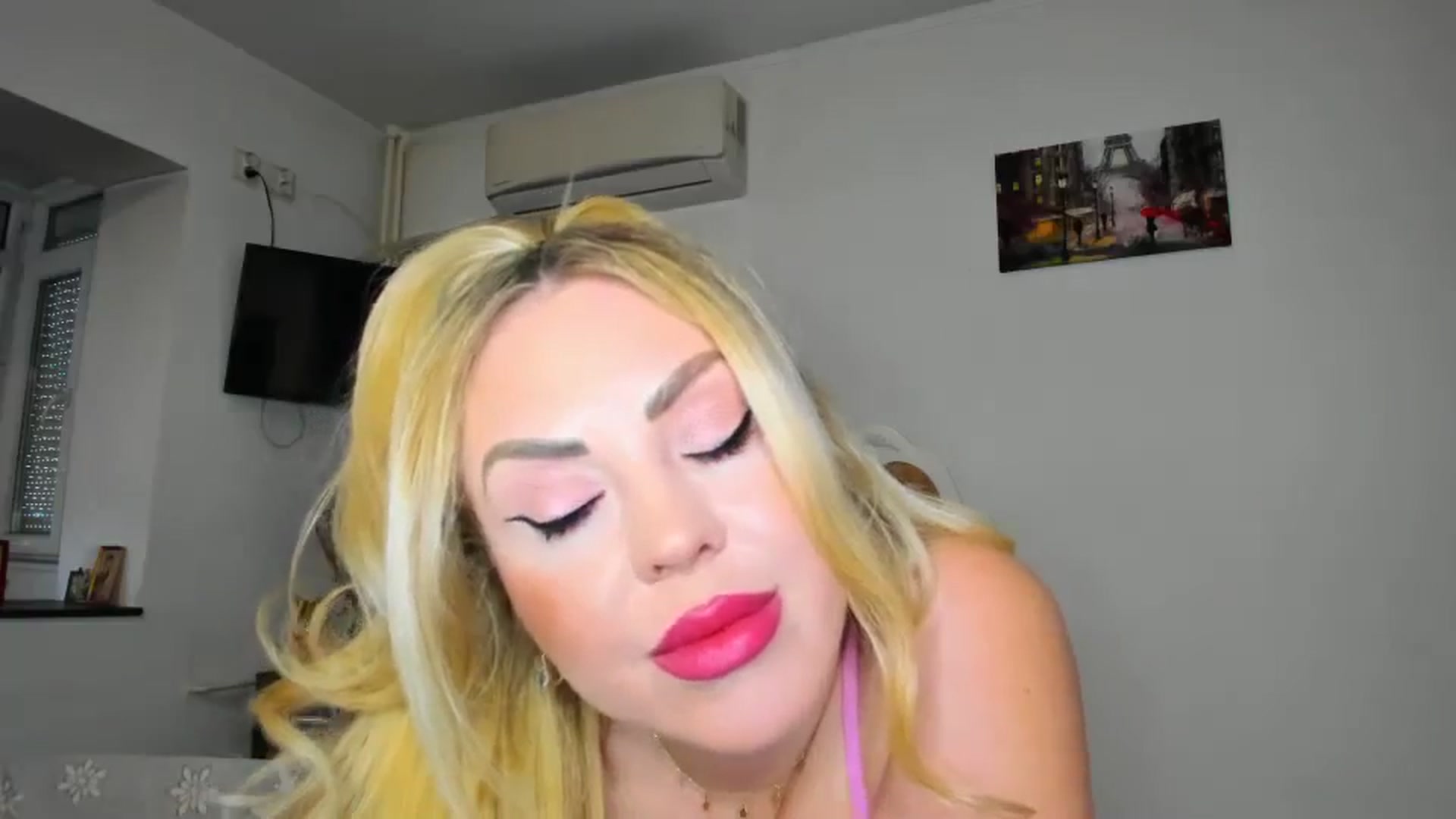 Gallery image thumbnail from MISS_JOY99's myfreecams stream on, 11/28/2024, 14:04 image 9 of 20