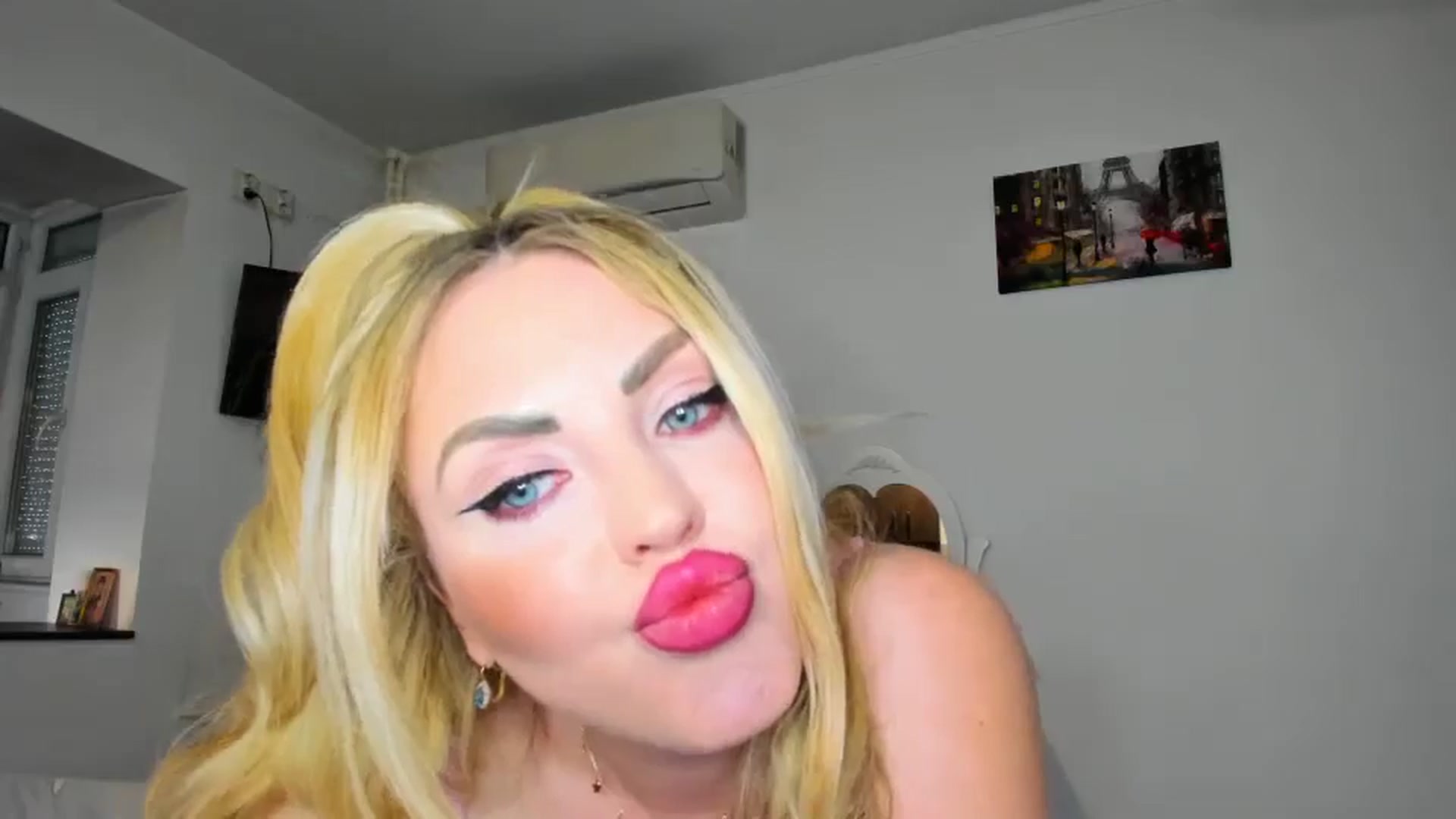 Gallery image thumbnail from MISS_JOY99's myfreecams stream on, 11/28/2024, 14:04 image 17 of 20