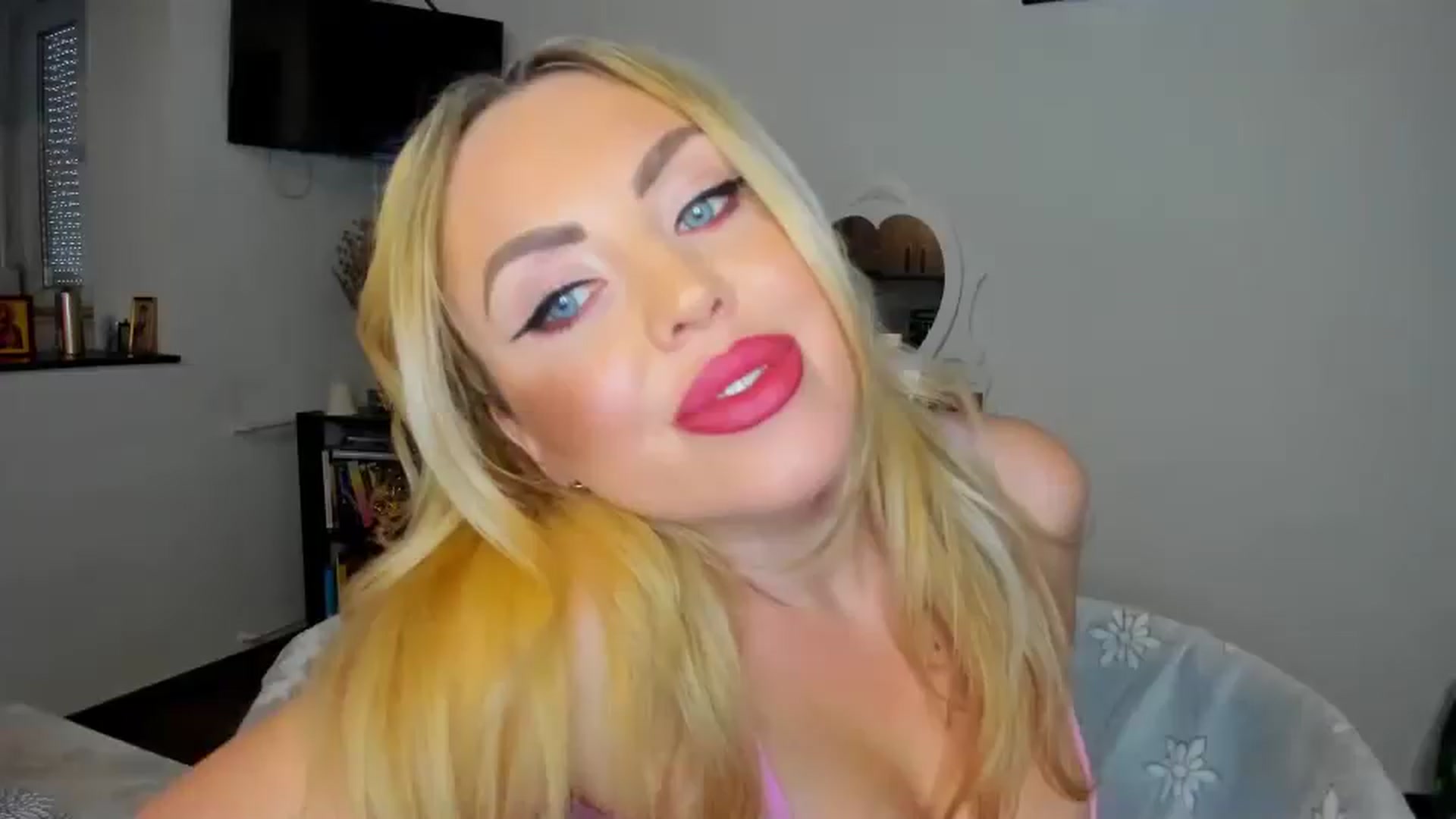 Gallery image thumbnail from MISS_JOY99's myfreecams stream on, 12/05/2024, 12:22 image 1 of 20