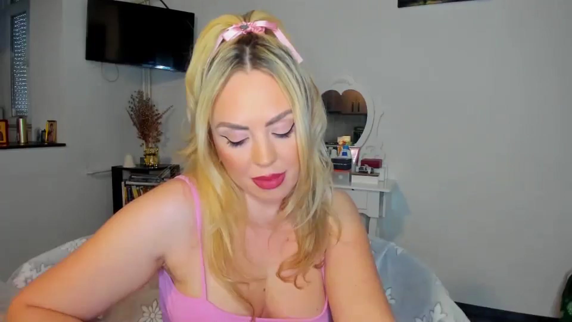 Gallery image thumbnail from MISS_JOY99's myfreecams stream on, 12/05/2024, 12:22 image 20 of 20