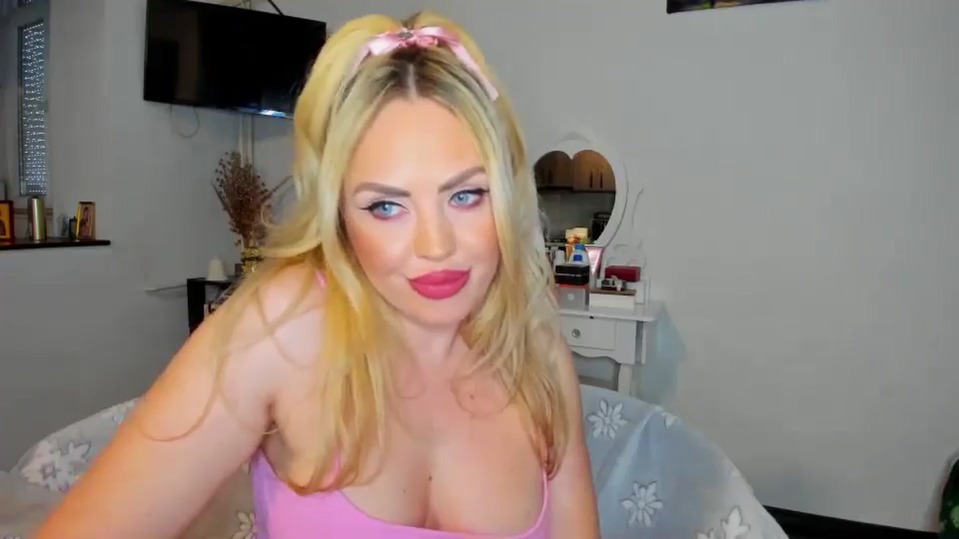 Gallery image thumbnail from MISS_JOY99's myfreecams stream on, 12/05/2024, 12:22 image 18 of 20