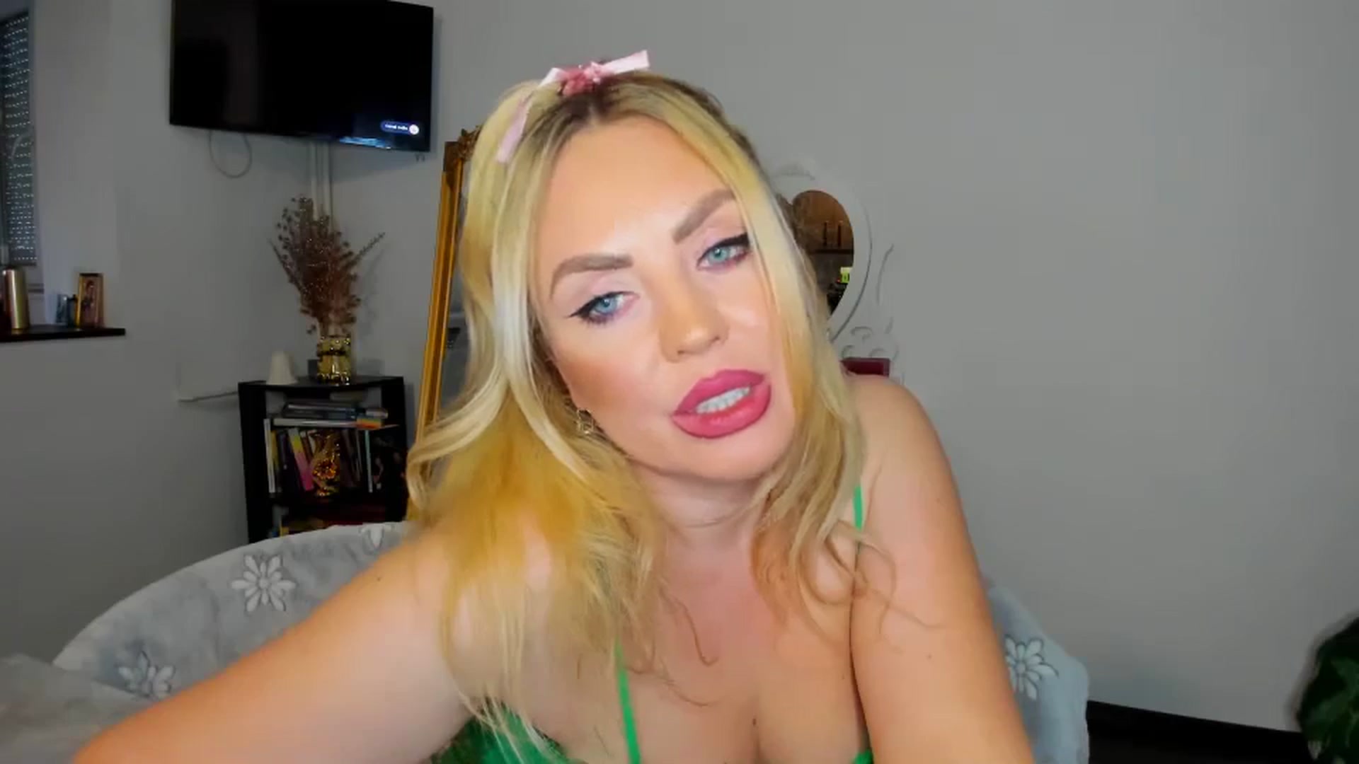 Gallery image thumbnail from MISS_JOY99's myfreecams stream on, 12/06/2024, 10:18 image 7 of 20