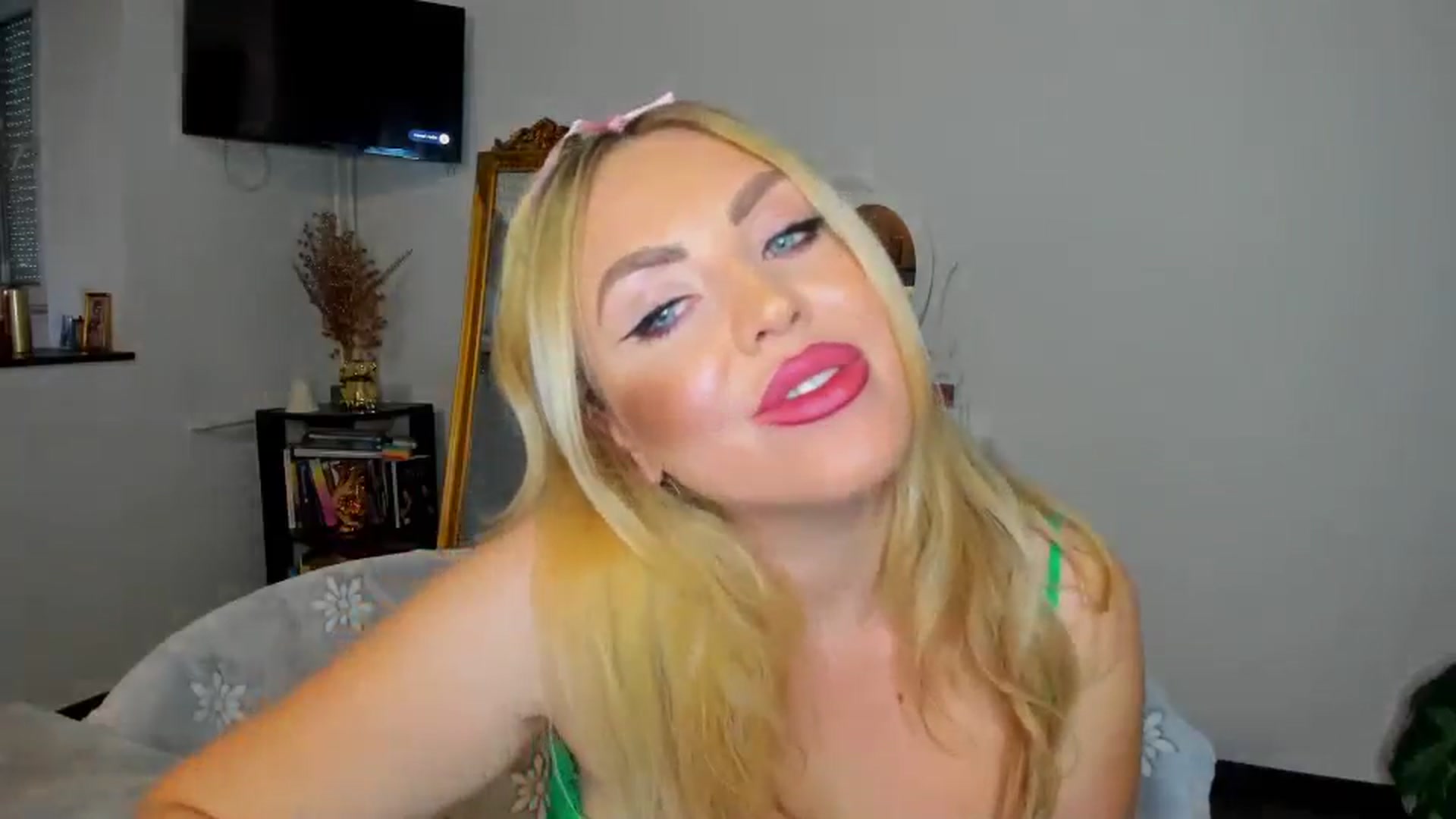 Gallery image thumbnail from MISS_JOY99's myfreecams stream on, 12/06/2024, 10:18 image 19 of 20