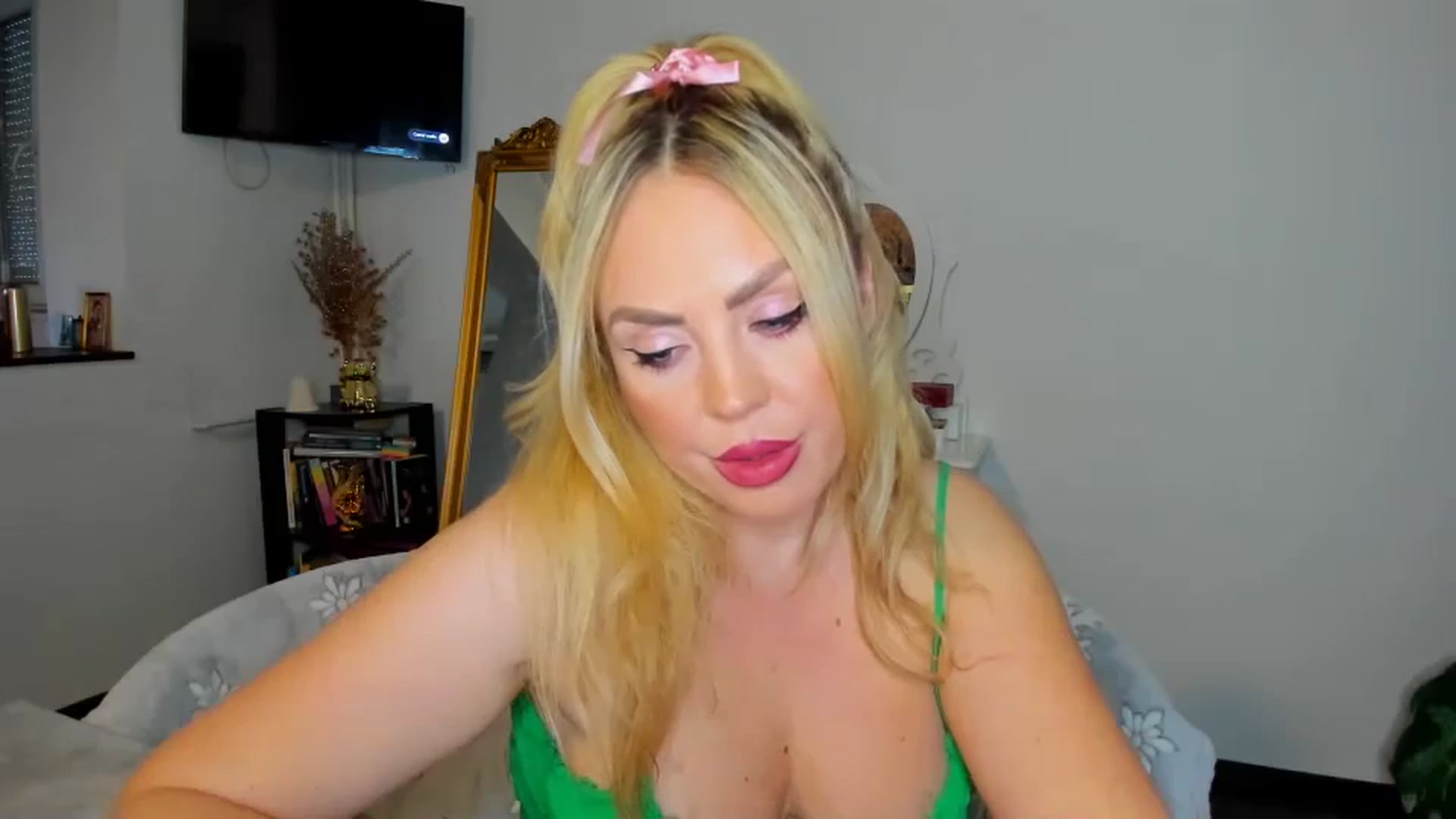 Gallery image thumbnail from MISS_JOY99's myfreecams stream on, 12/06/2024, 10:18 image 20 of 20