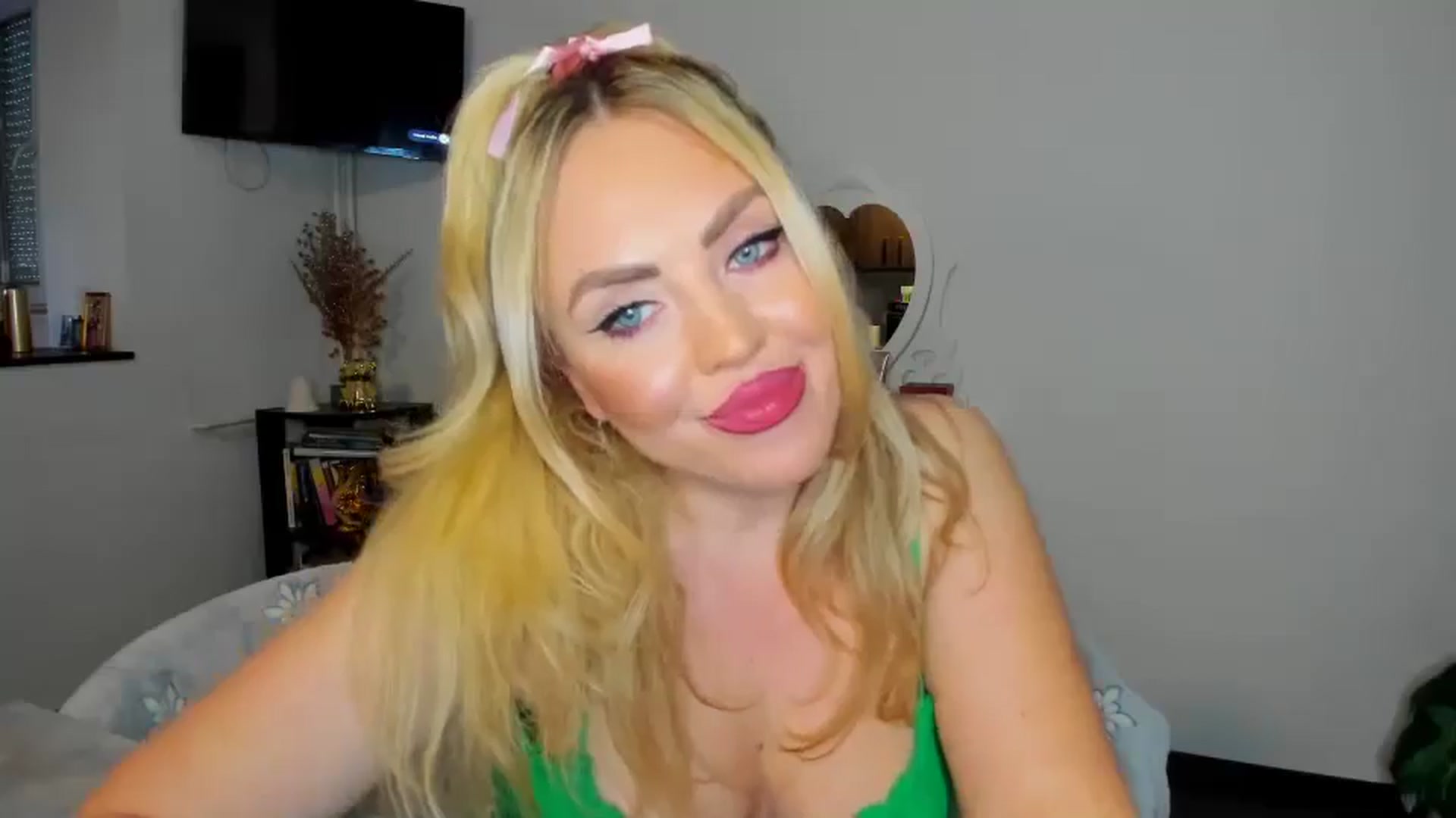 Gallery image thumbnail from MISS_JOY99's myfreecams stream on, 12/06/2024, 10:18 image 6 of 20