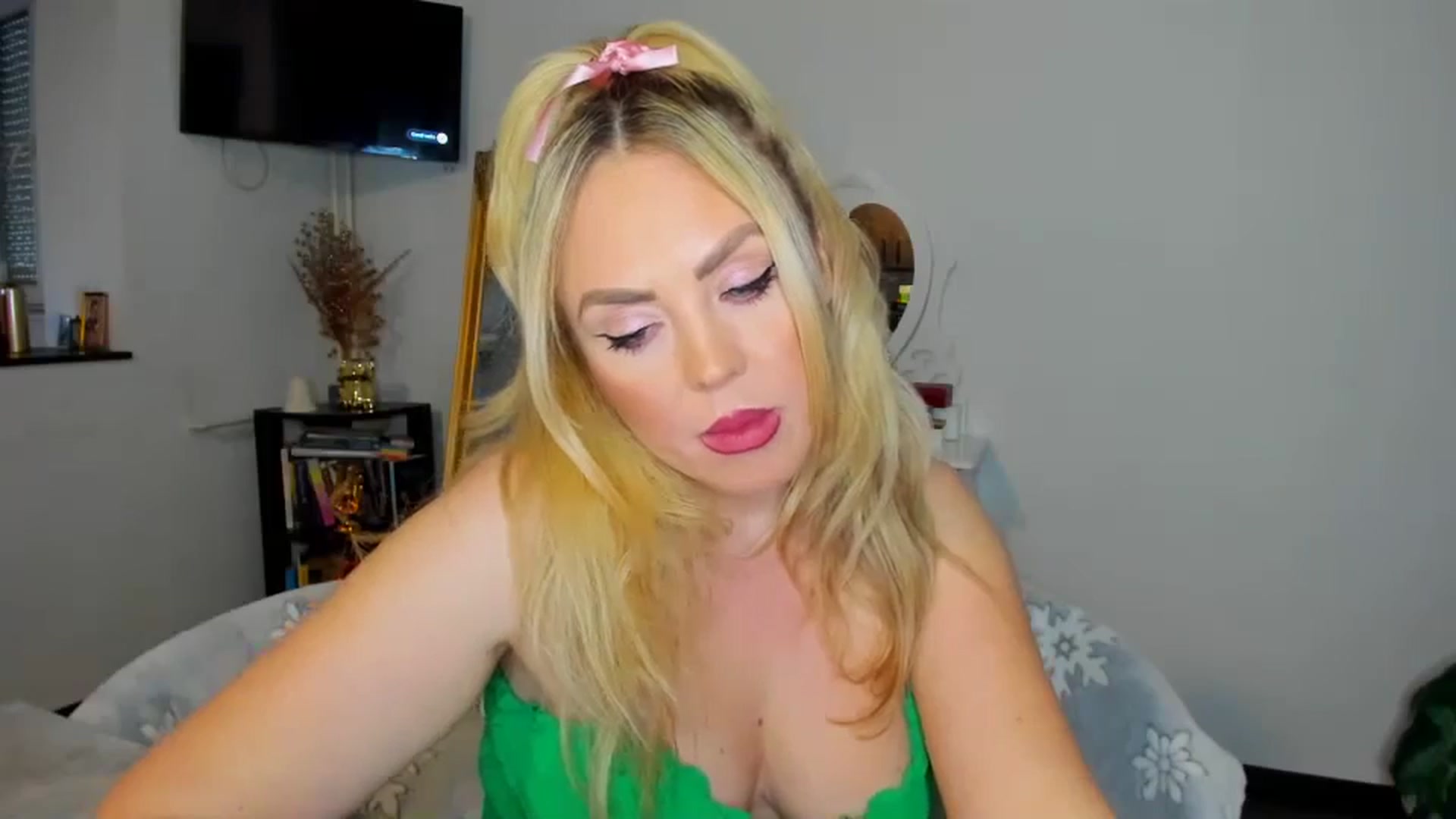 Gallery image thumbnail from MISS_JOY99's myfreecams stream on, 12/06/2024, 10:18 image 8 of 20