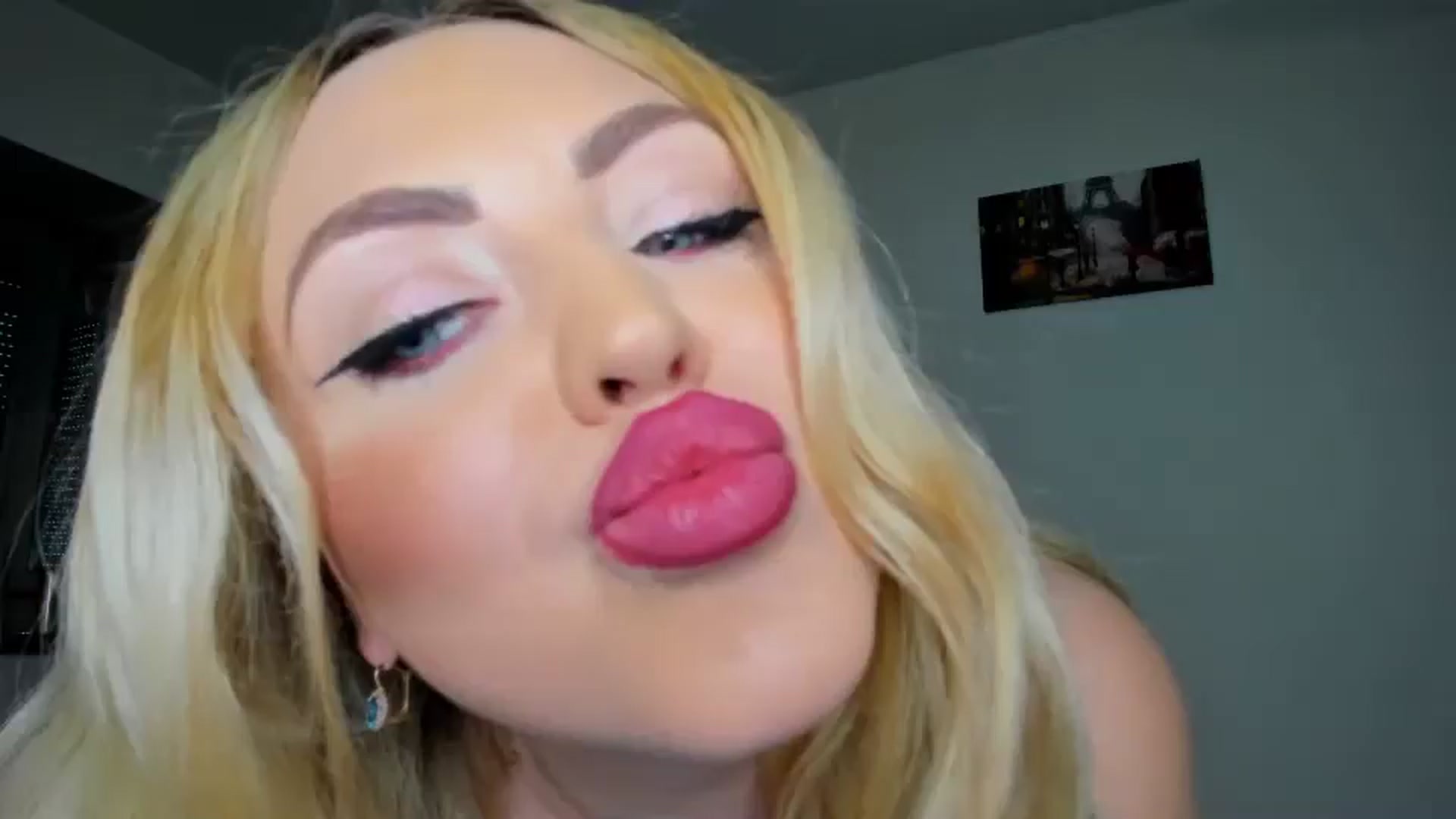 Gallery image thumbnail from MISS_JOY99's myfreecams stream on, 12/08/2024, 10:24 image 12 of 20