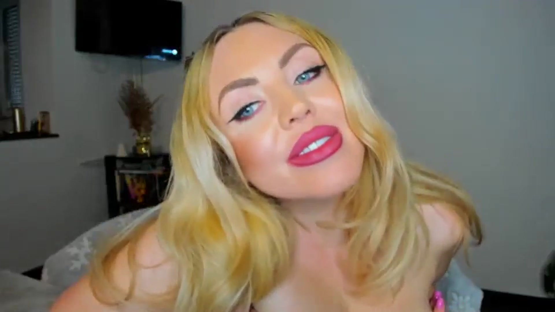 Gallery image thumbnail from MISS_JOY99's myfreecams stream on, 12/08/2024, 10:24 image 11 of 20