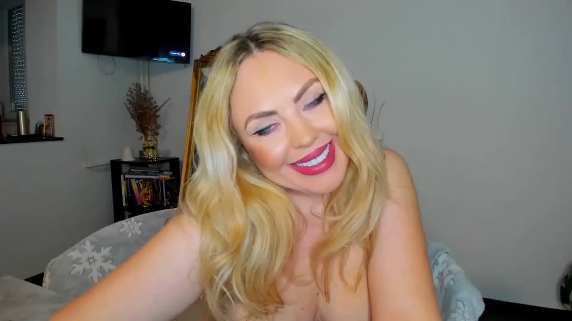 Gallery image thumbnail from MISS_JOY99's myfreecams stream on, 12/08/2024, 10:24 image 17 of 20