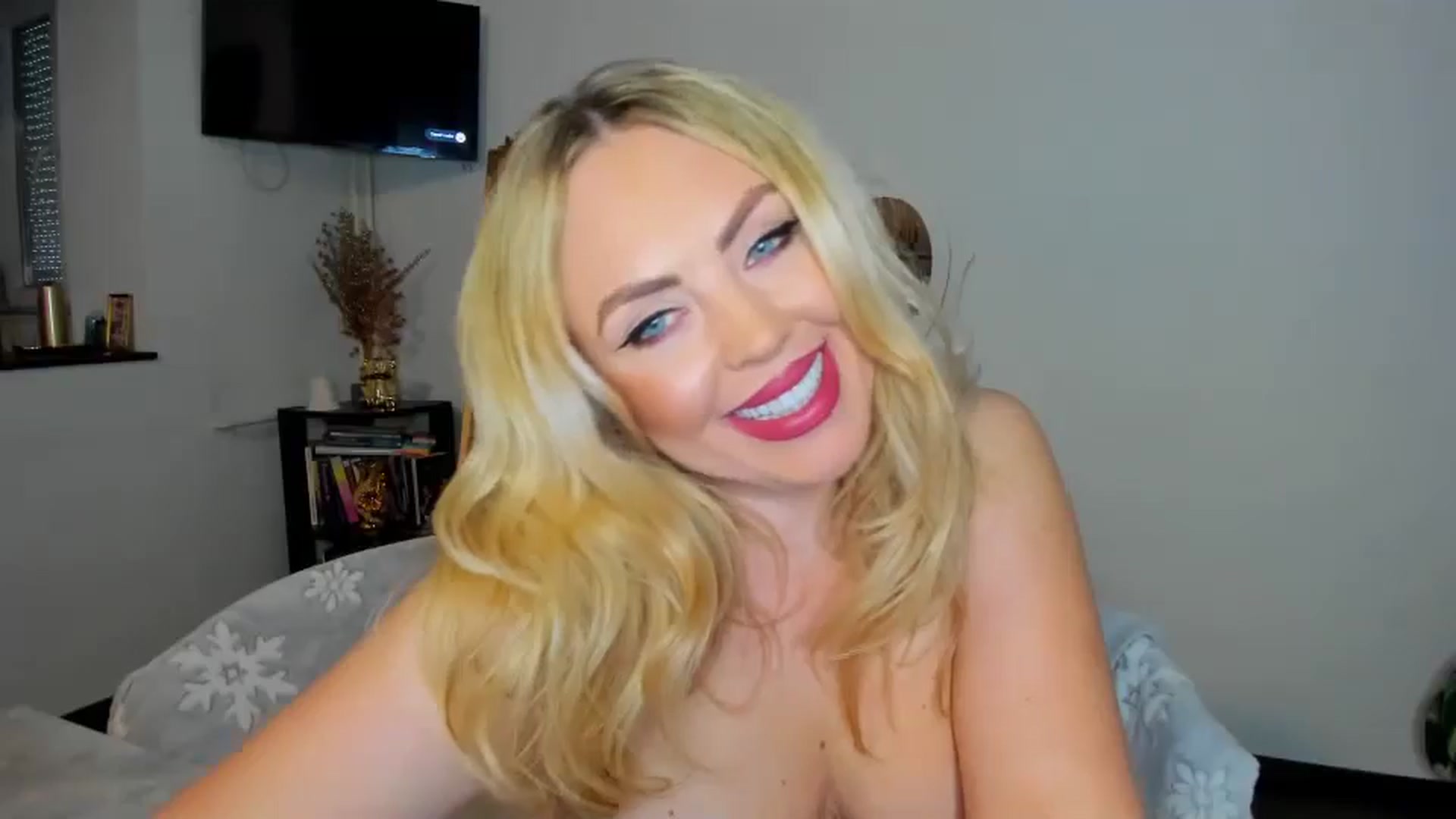 Gallery image thumbnail from MISS_JOY99's myfreecams stream on, 12/08/2024, 10:24 image 8 of 20