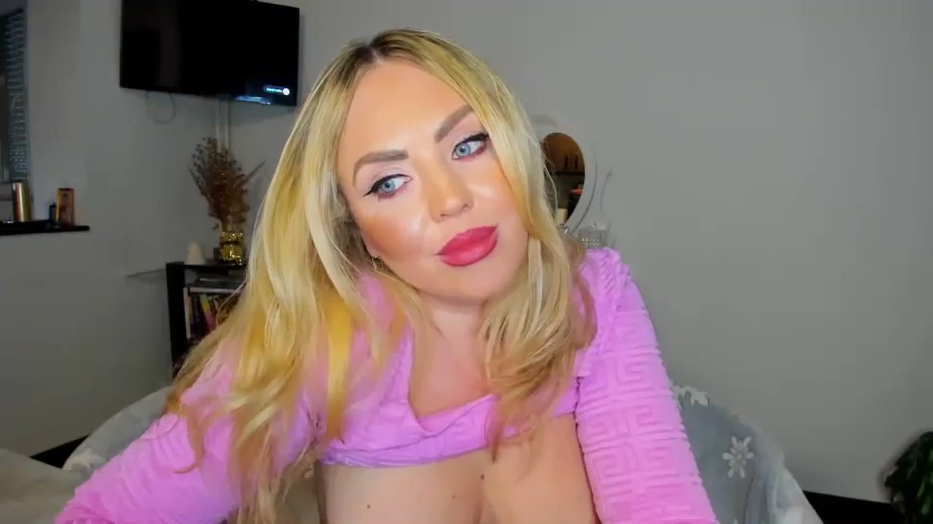 Gallery image thumbnail from MISS_JOY99's myfreecams stream on, 12/09/2024, 13:24 image 18 of 20