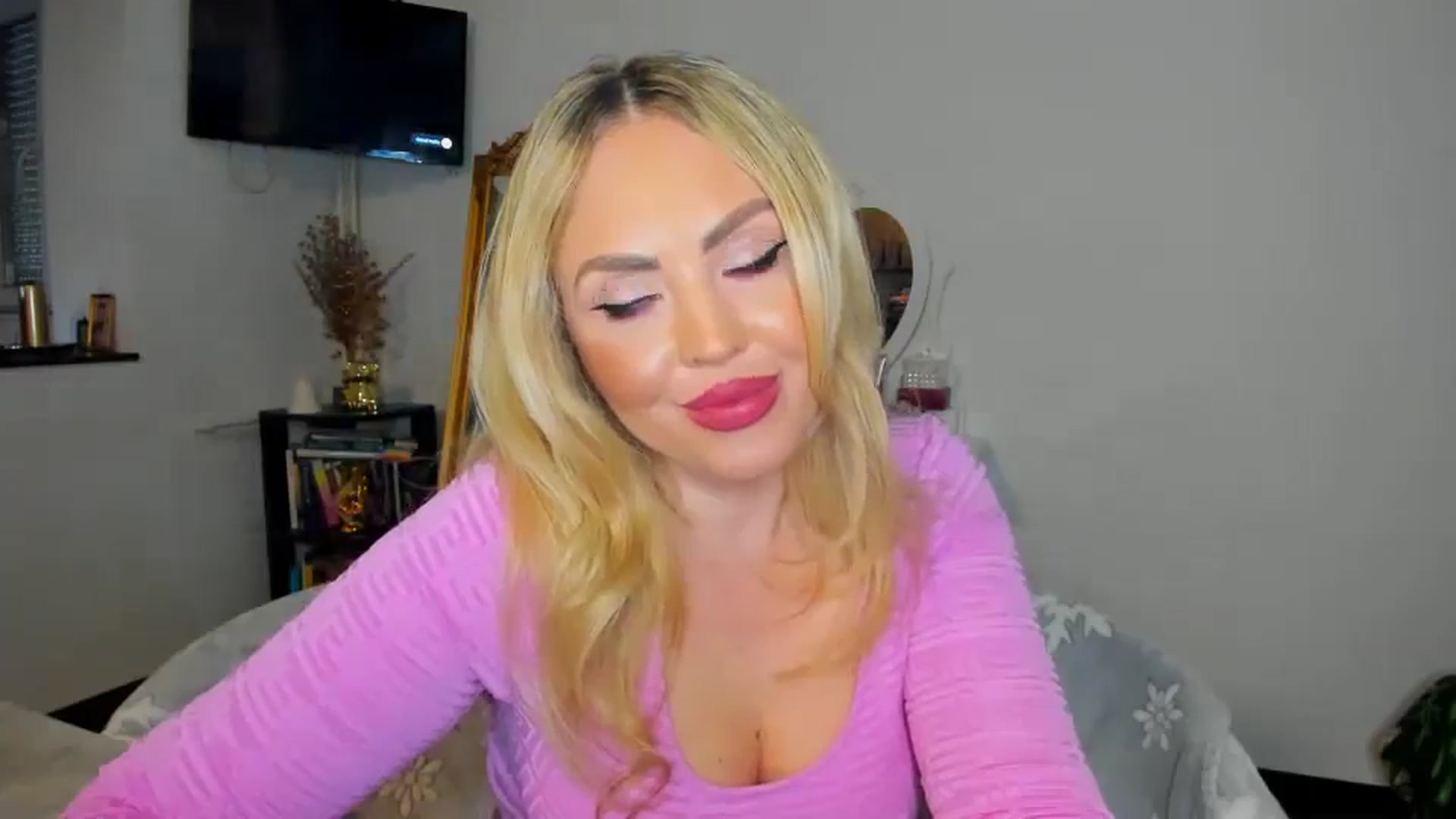 Gallery image thumbnail from MISS_JOY99's myfreecams stream on, 12/09/2024, 13:24 image 16 of 20