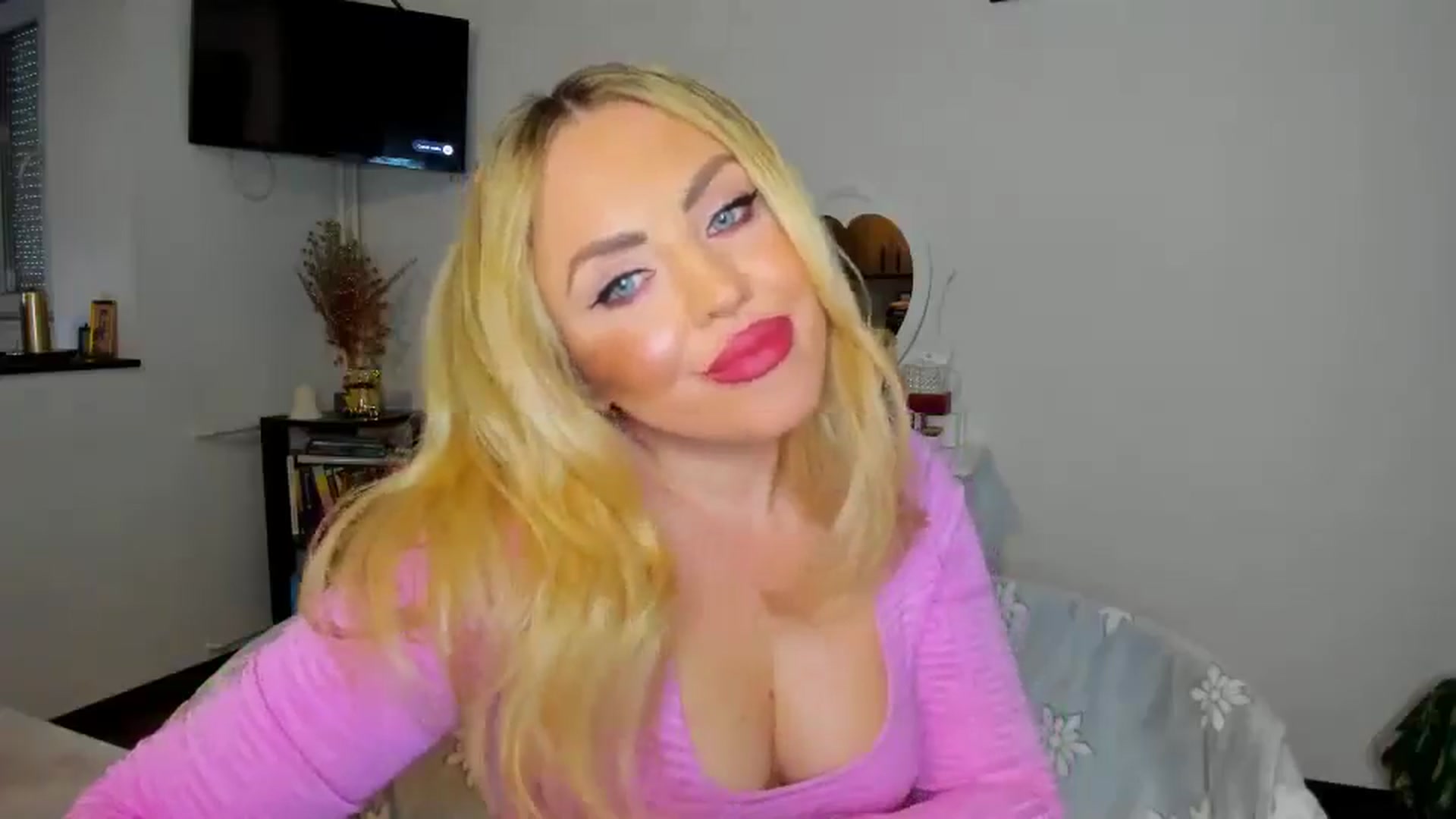 Gallery image thumbnail from MISS_JOY99's myfreecams stream on, 12/09/2024, 13:24 image 2 of 20