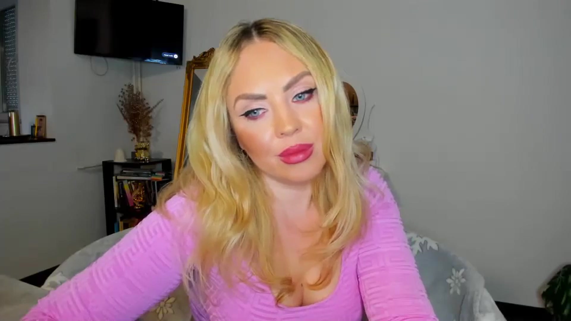 Gallery image thumbnail from MISS_JOY99's myfreecams stream on, 12/09/2024, 13:24 image 14 of 20