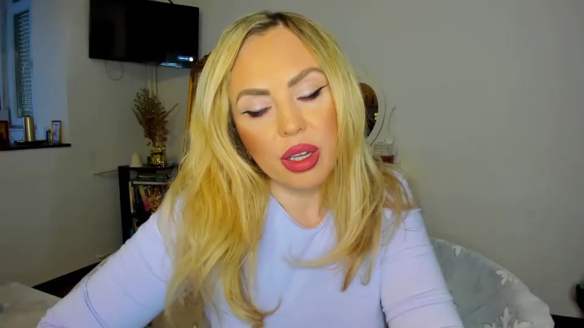 Gallery image thumbnail from MISS_JOY99's myfreecams stream on, 12/10/2024, 10:41 image 1 of 20