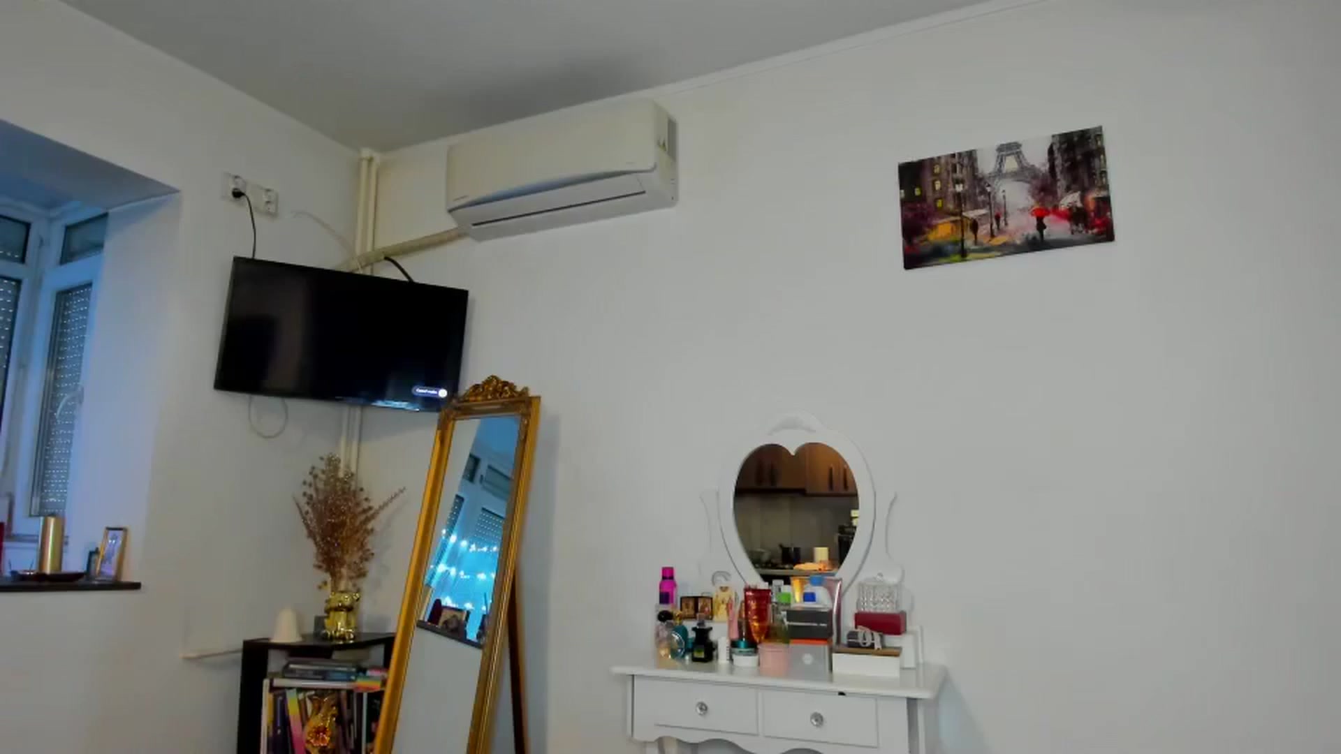 Gallery image thumbnail from MISS_JOY99's myfreecams stream on, 12/10/2024, 10:41 image 14 of 20