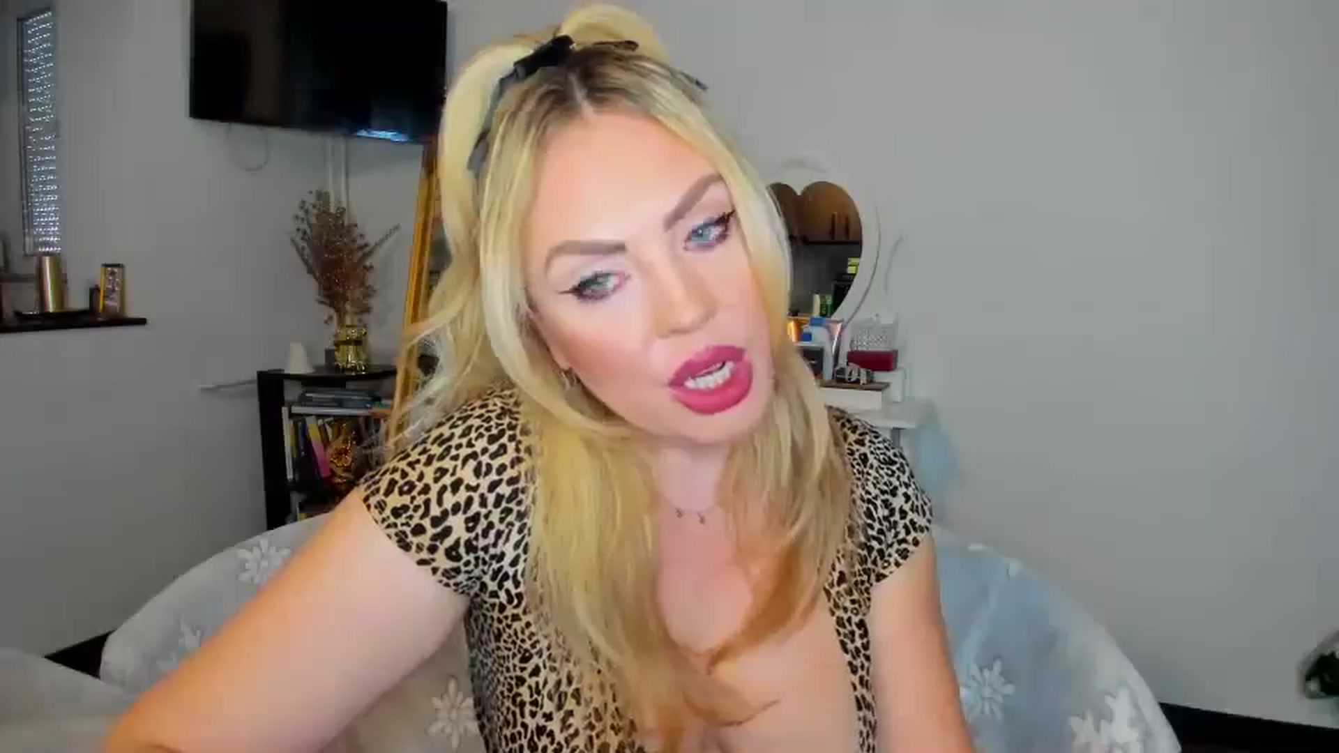 Gallery image thumbnail from MISS_JOY99's myfreecams stream on, 12/12/2024, 08:05 image 20 of 20