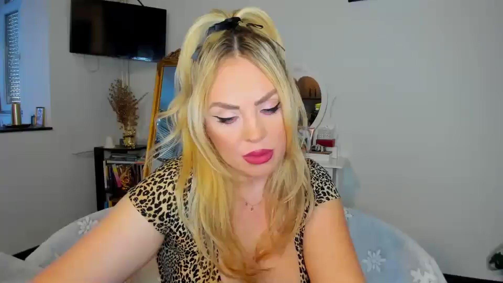 Gallery image thumbnail from MISS_JOY99's myfreecams stream on, 12/12/2024, 08:05 image 10 of 20