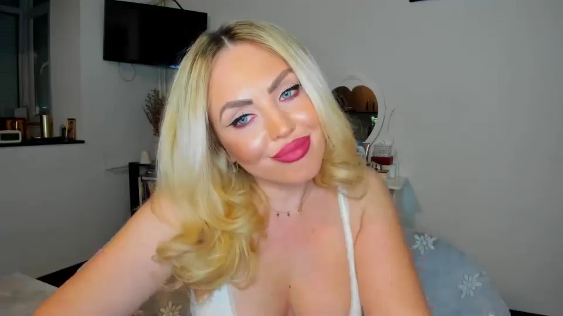 Gallery image thumbnail from MISS_JOY99's myfreecams stream on, 12/14/2024, 15:03 image 20 of 20