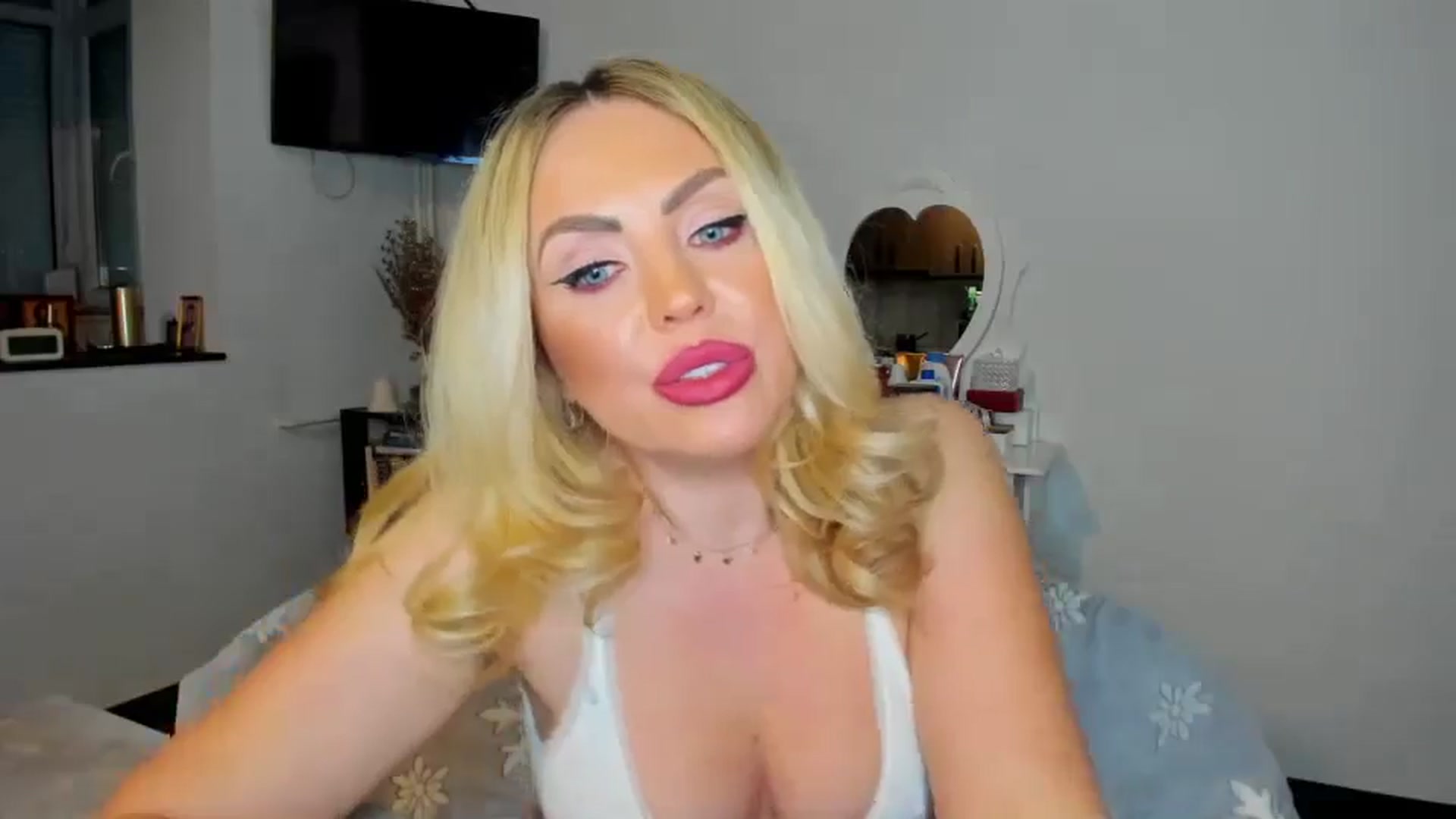 Gallery image thumbnail from MISS_JOY99's myfreecams stream on, 12/14/2024, 15:03 image 10 of 20