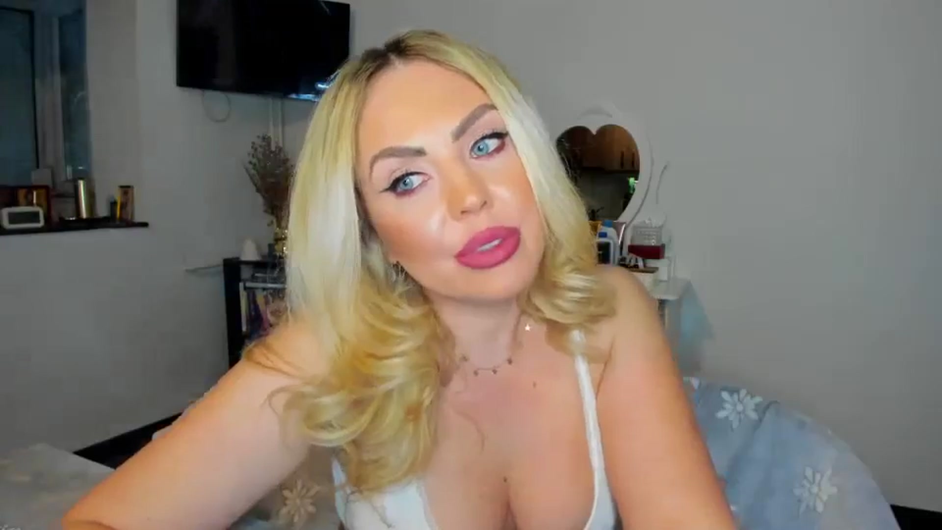 Gallery image thumbnail from MISS_JOY99's myfreecams stream on, 12/14/2024, 15:03 image 8 of 20