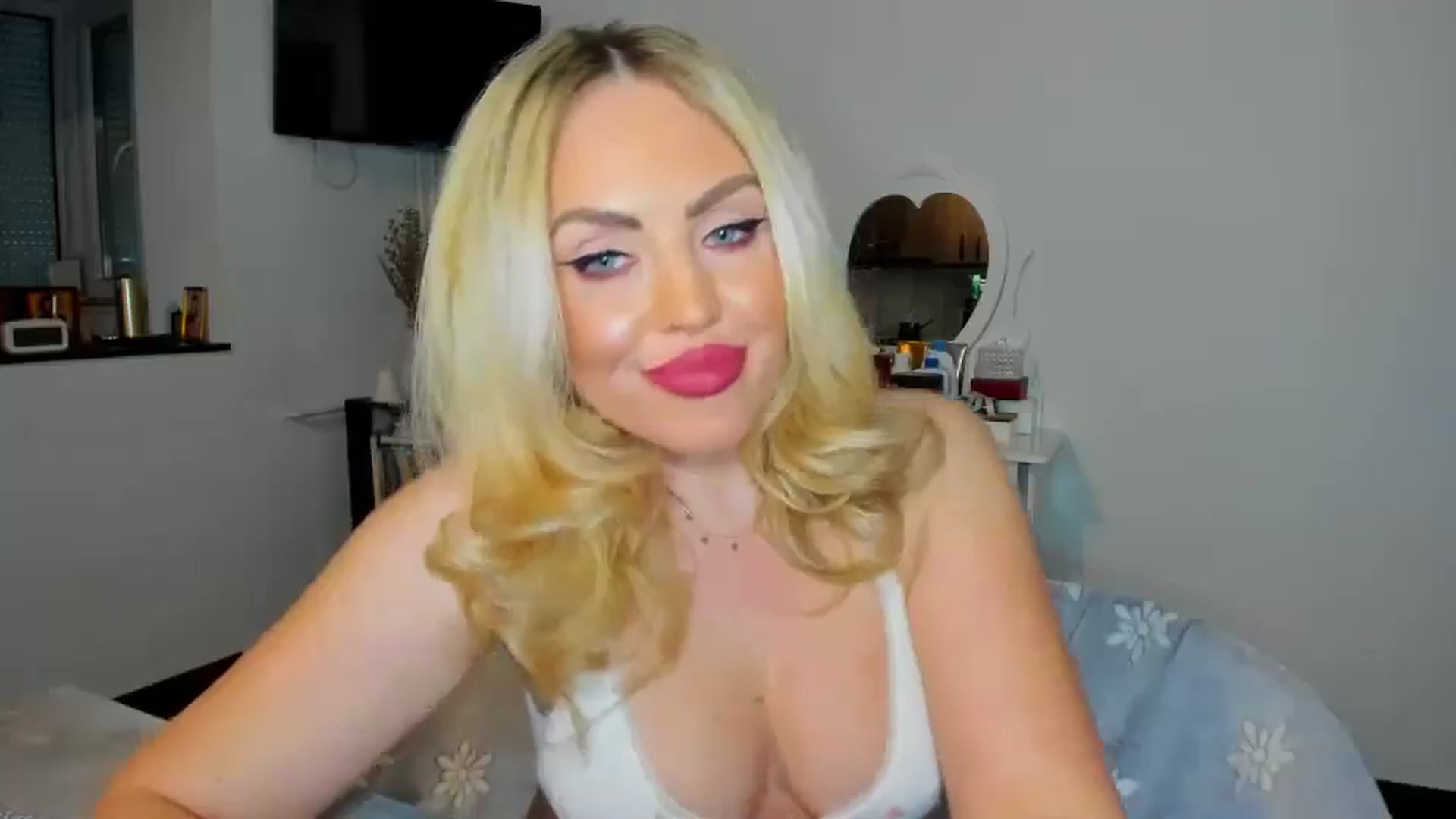 Gallery image thumbnail from MISS_JOY99's myfreecams stream on, 12/14/2024, 15:03 image 6 of 20