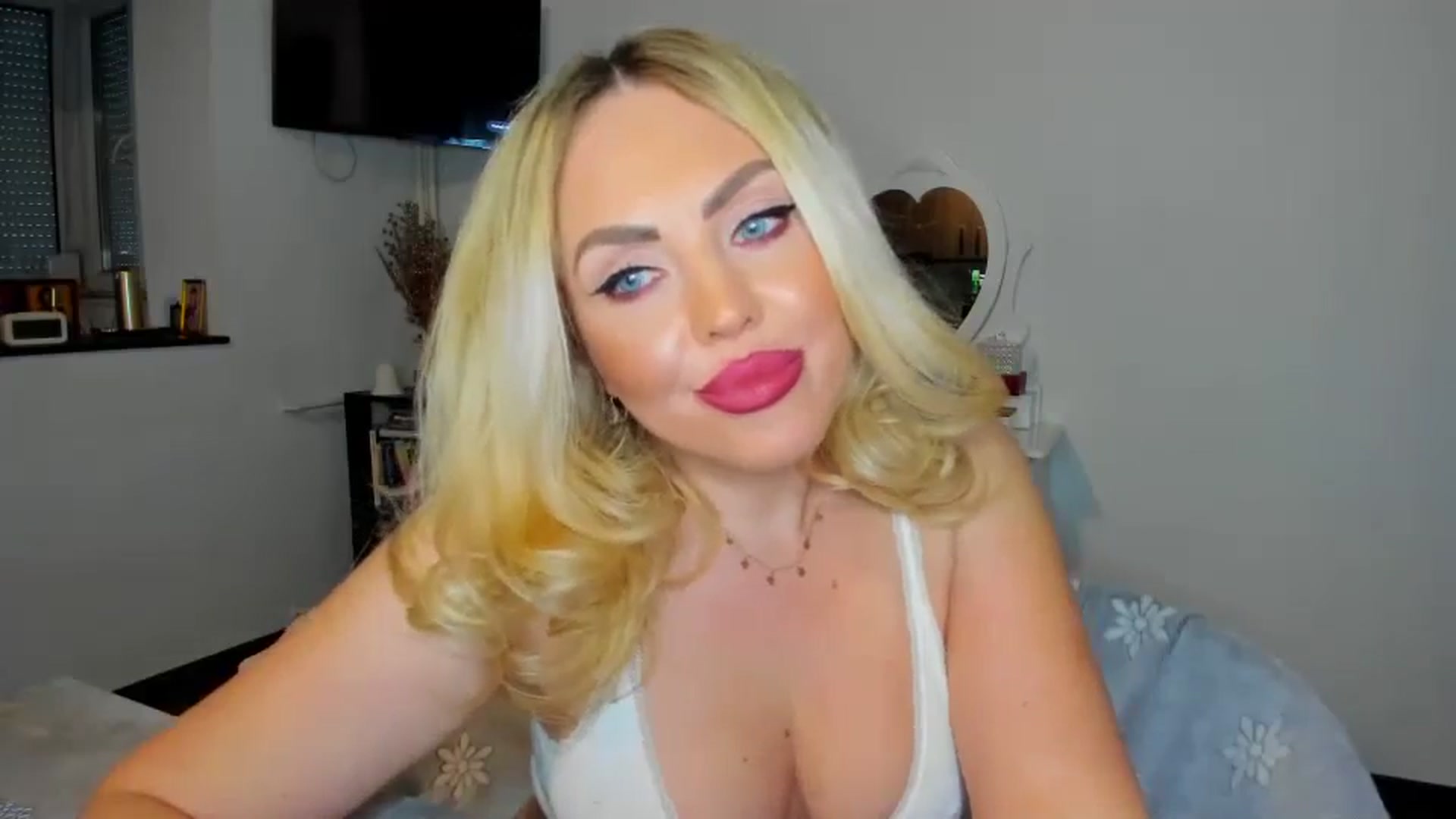 Gallery image thumbnail from MISS_JOY99's myfreecams stream on, 12/14/2024, 15:03 image 2 of 20