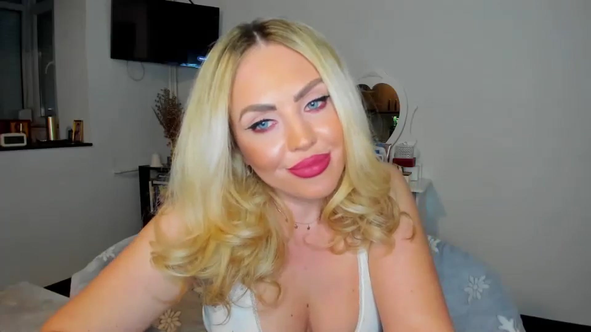 Gallery image thumbnail from MISS_JOY99's myfreecams stream on, 12/14/2024, 15:03 image 14 of 20