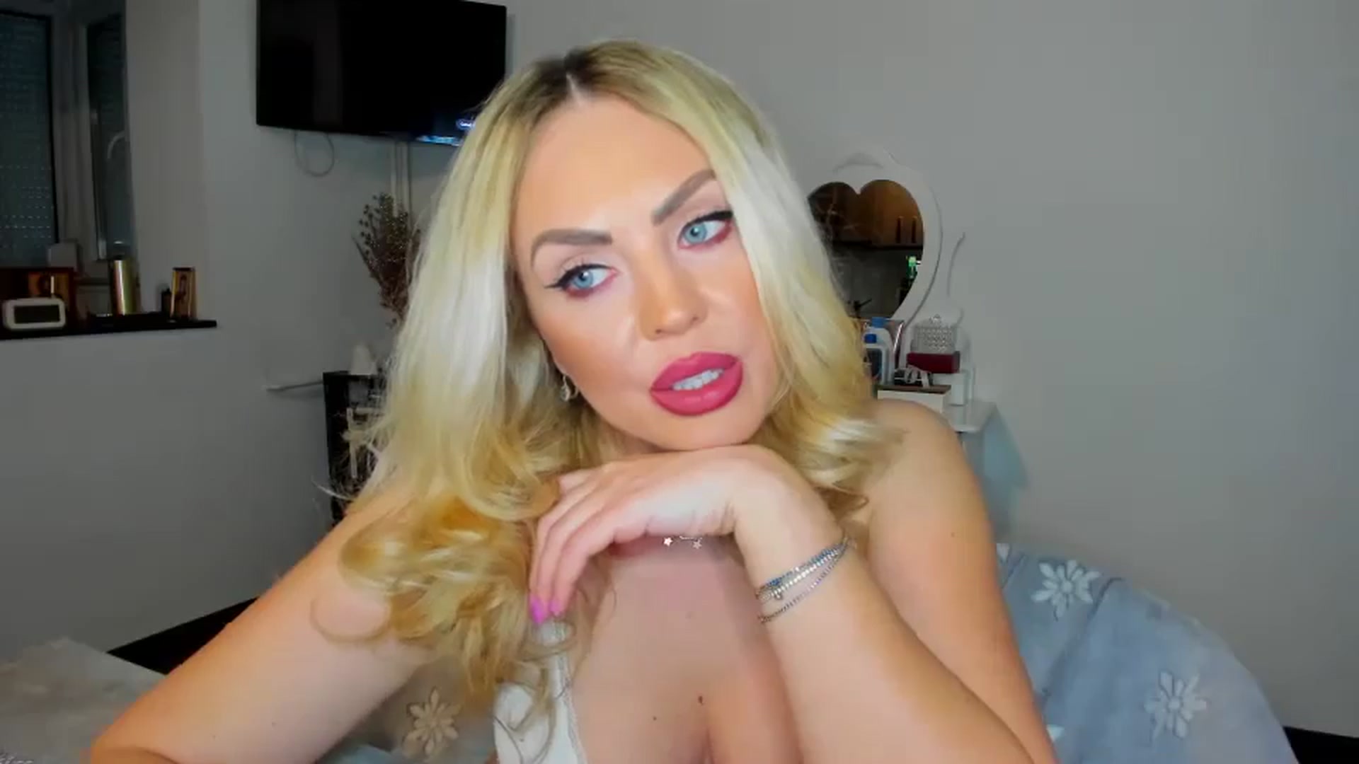 Gallery image thumbnail from MISS_JOY99's myfreecams stream on, 12/14/2024, 15:03 image 7 of 20