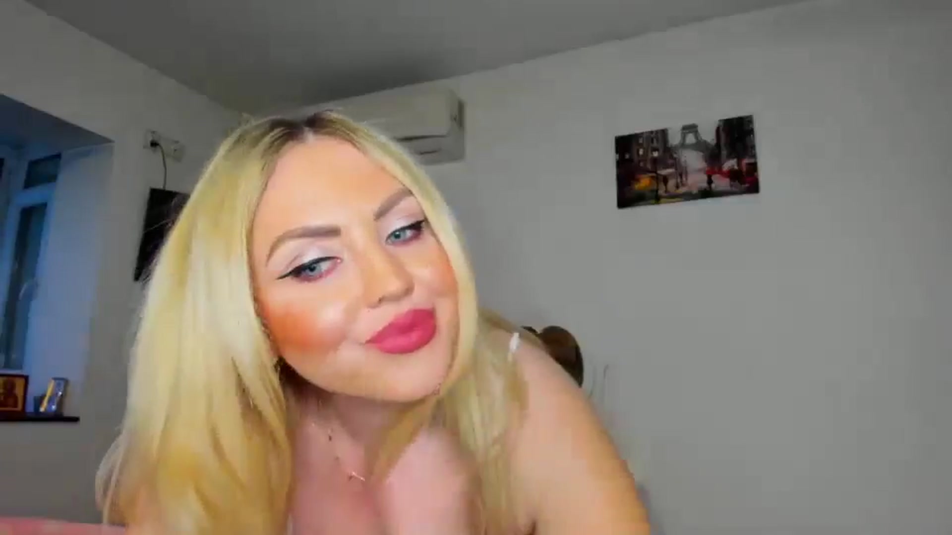 Gallery image thumbnail from MISS_JOY99's myfreecams stream on, 12/21/2024, 16:27 image 17 of 20