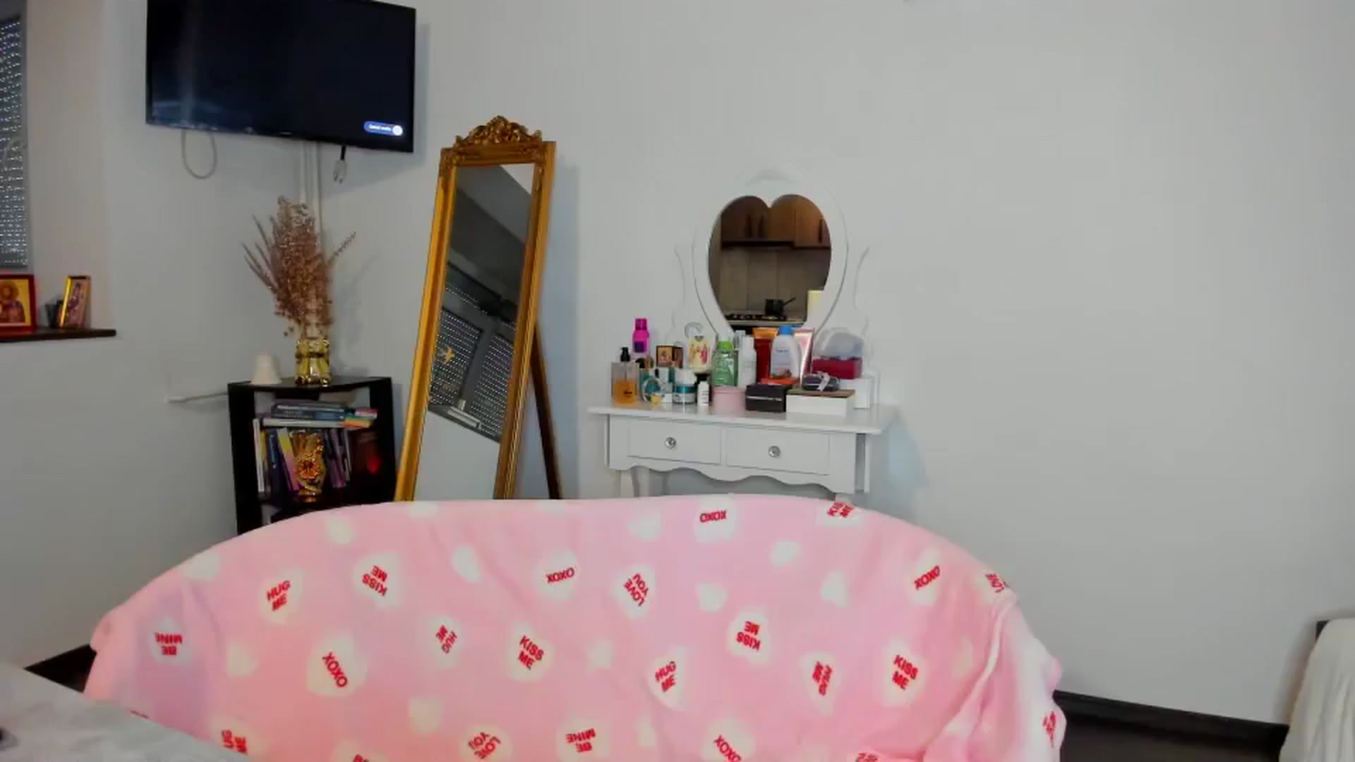 Gallery image thumbnail from MISS_JOY99's myfreecams stream on, 12/30/2024, 14:16 image 17 of 20