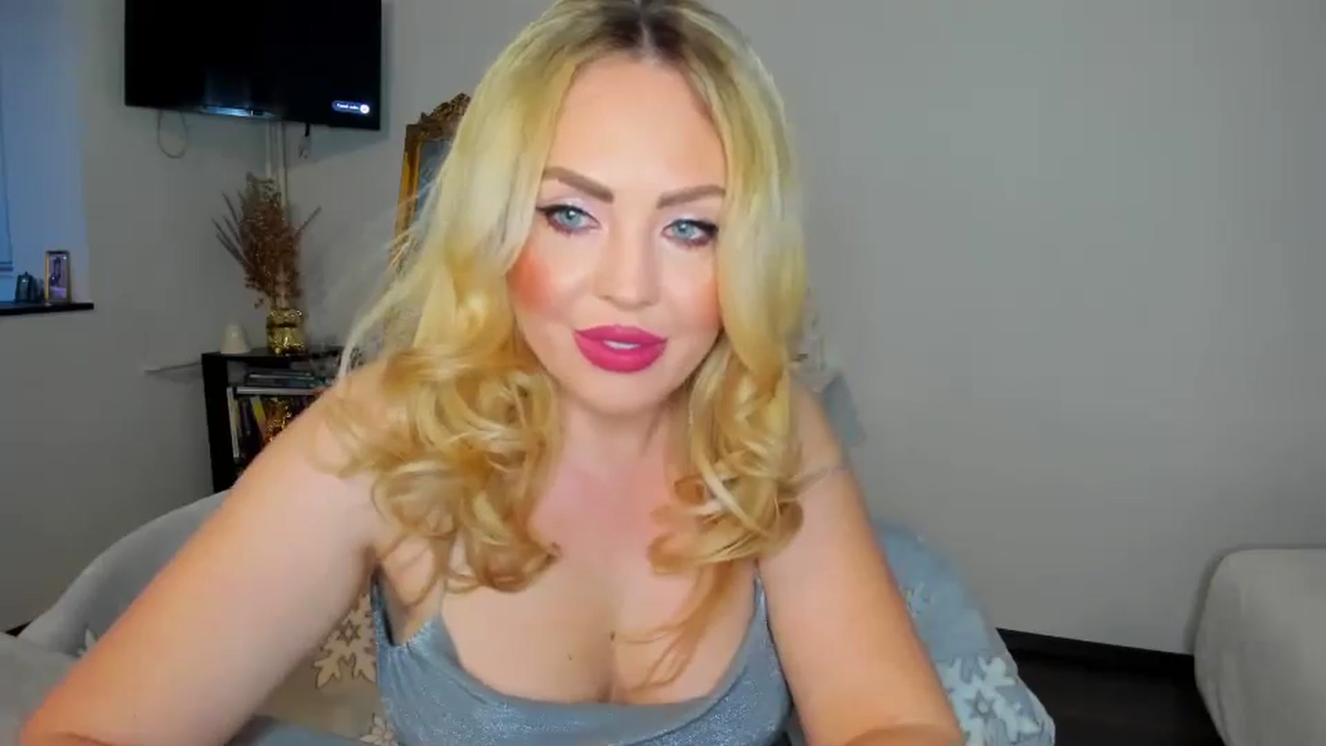 Gallery image thumbnail from MISS_JOY99's myfreecams stream on, 12/31/2024, 22:53 image 14 of 20