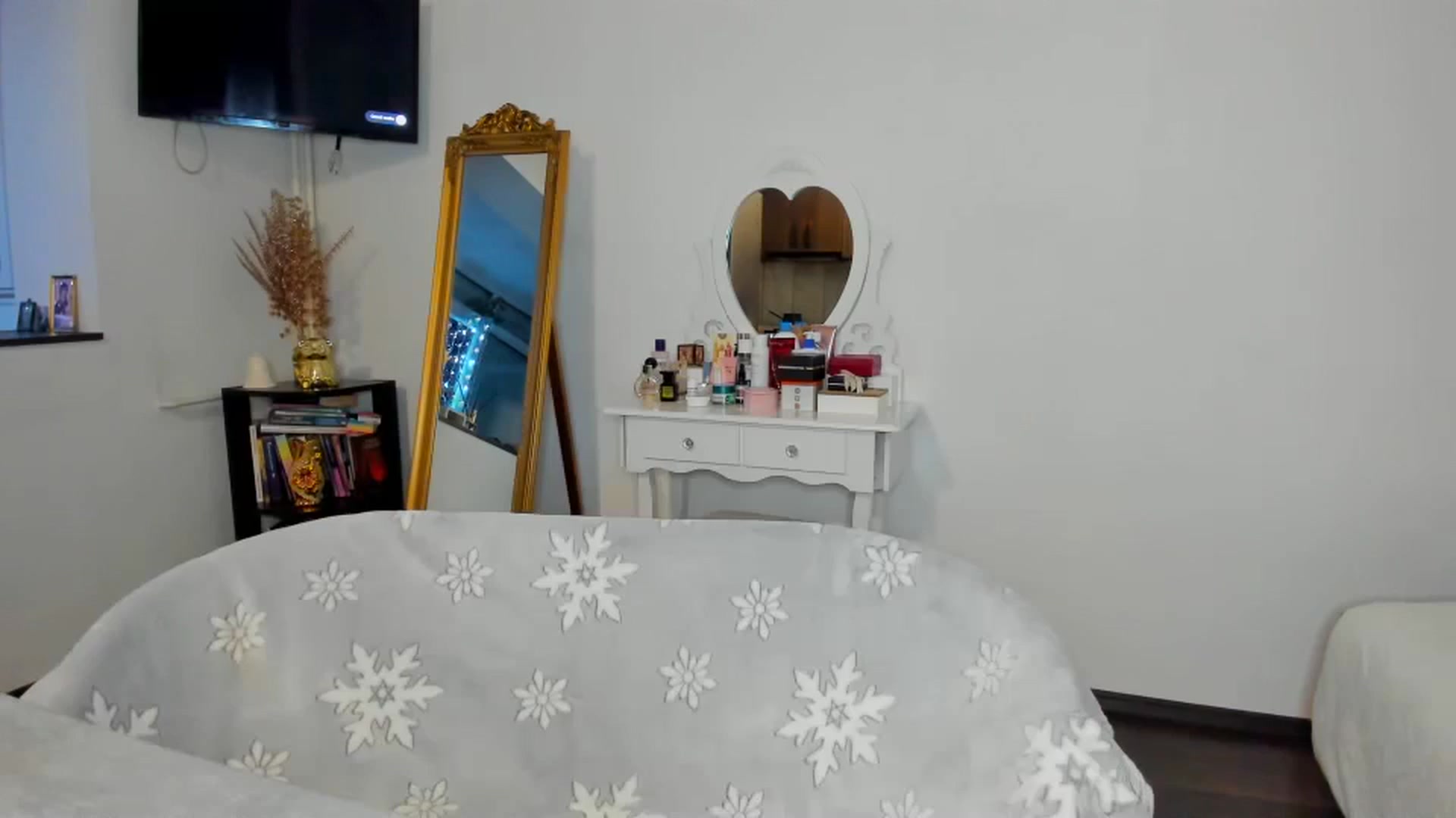Gallery image thumbnail from MISS_JOY99's myfreecams stream on, 12/31/2024, 22:53 image 15 of 20