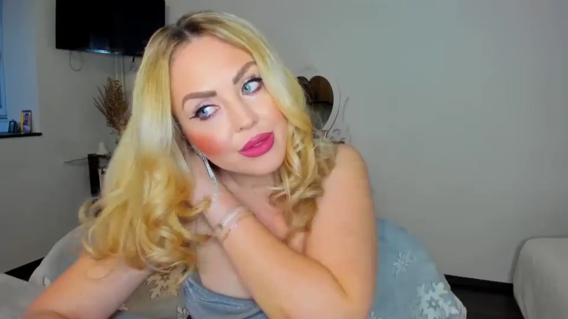 Gallery image thumbnail from MISS_JOY99's myfreecams stream on, 12/31/2024, 22:53 image 20 of 20